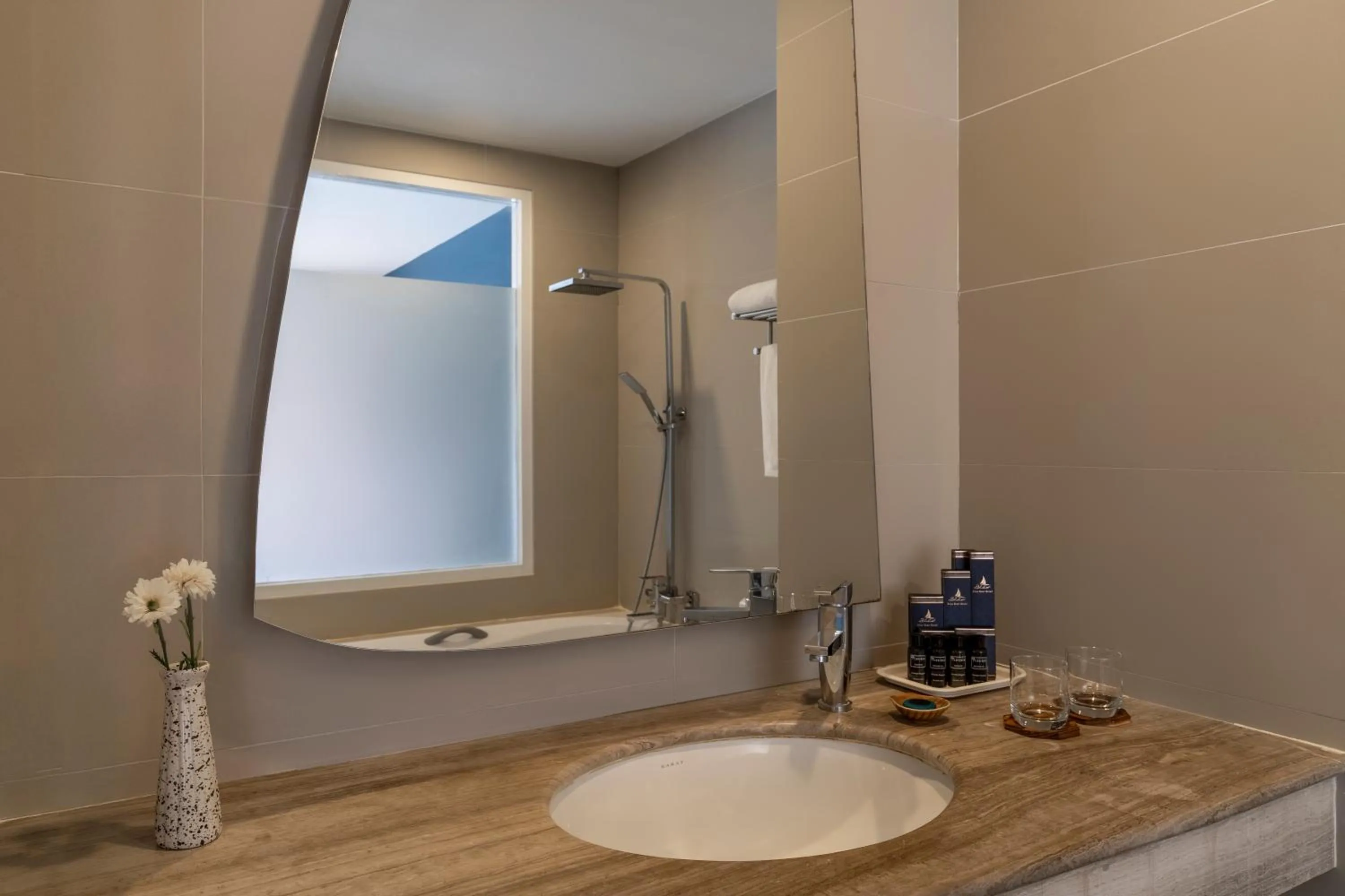 Bathroom in Blue Boat Hotel JC