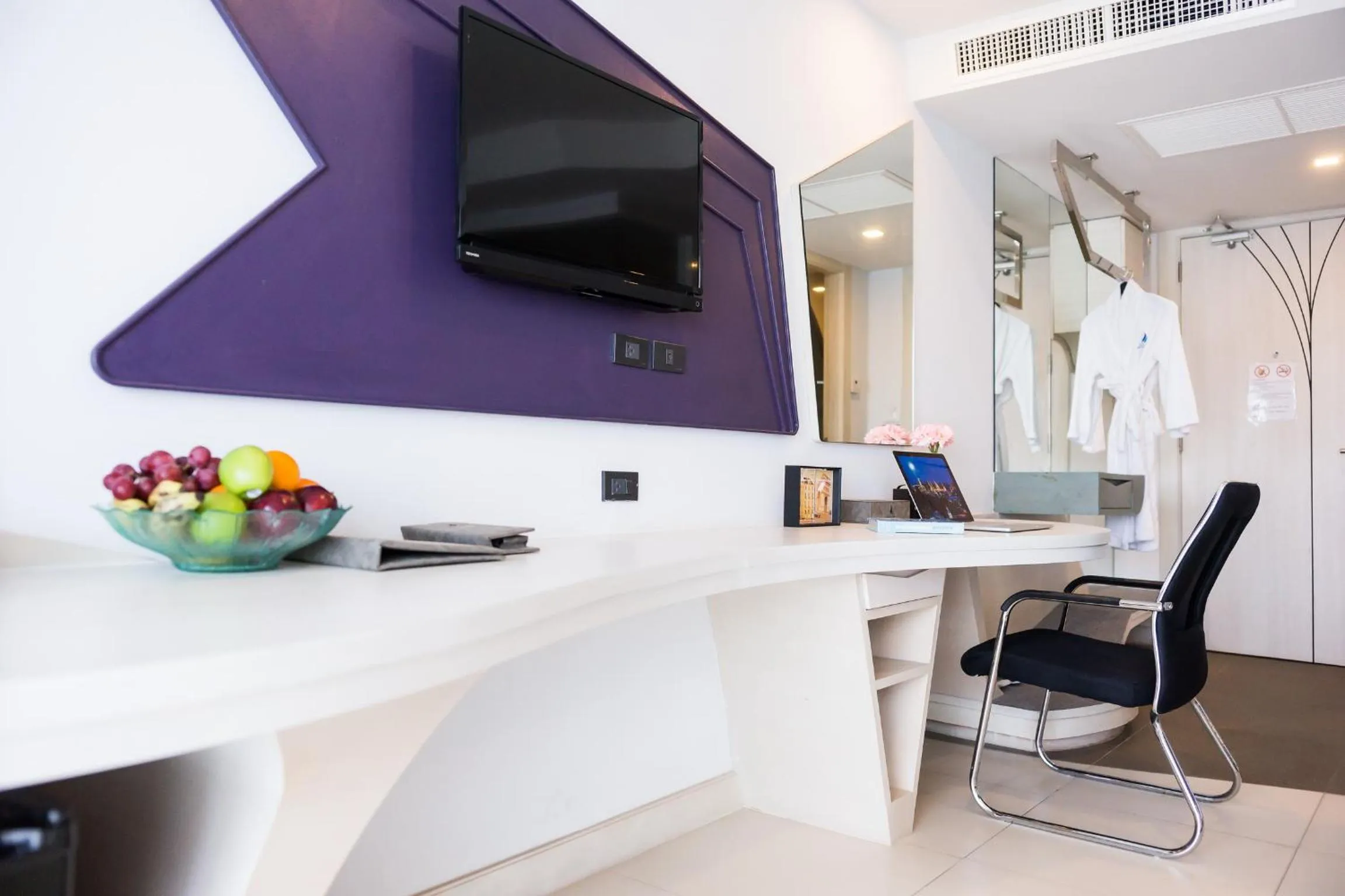 Shower in Blue Boat Hotel JC