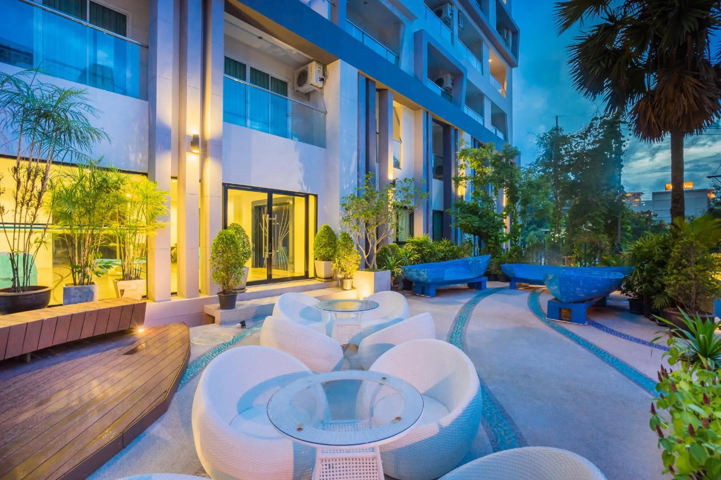 Facade/entrance in Blue Boat Hotel JC