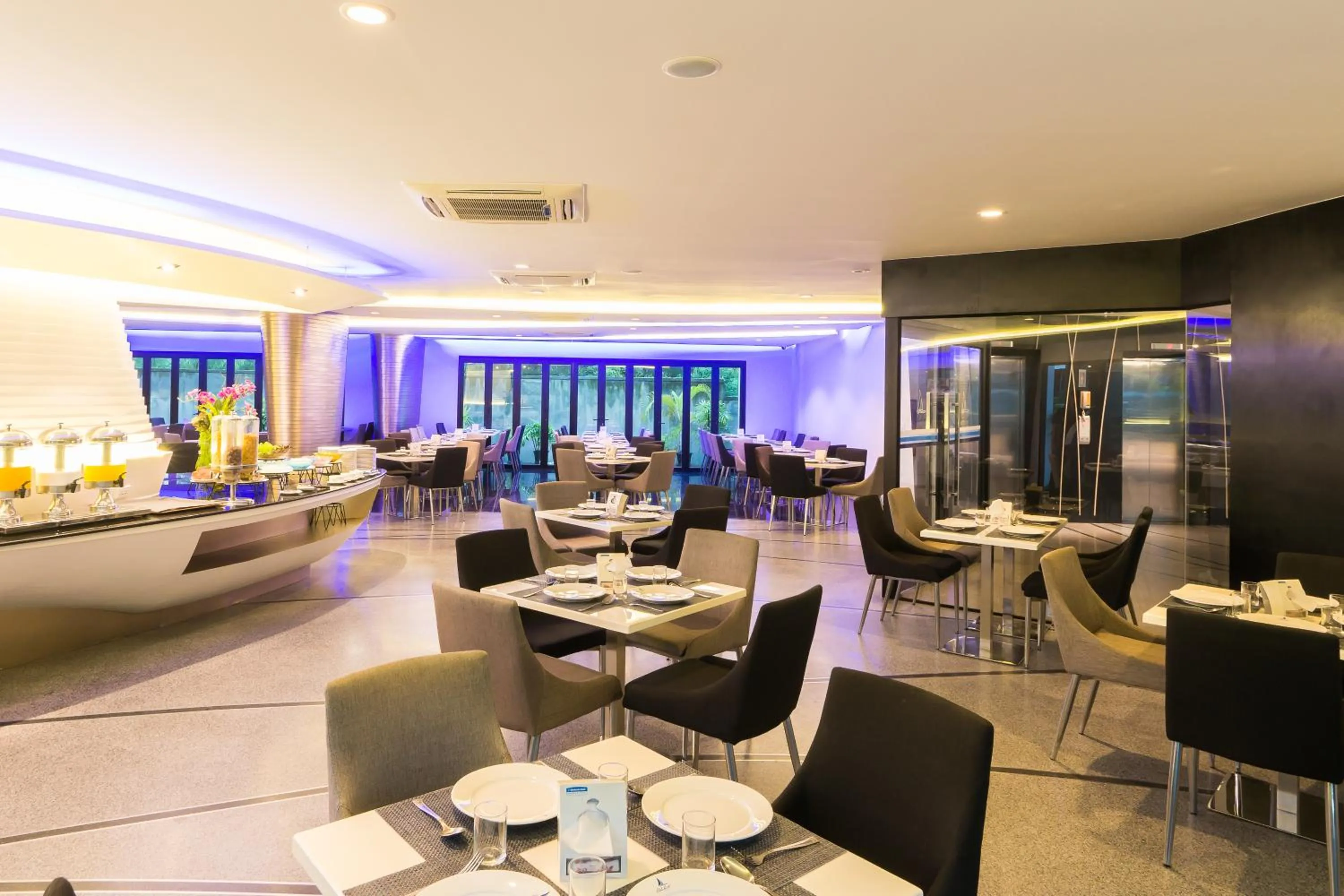 Restaurant/places to eat in Blue Boat Hotel JC