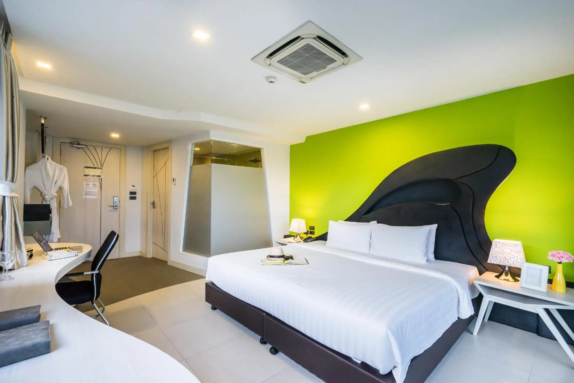 Toilet, Bed in Blue Boat Hotel JC