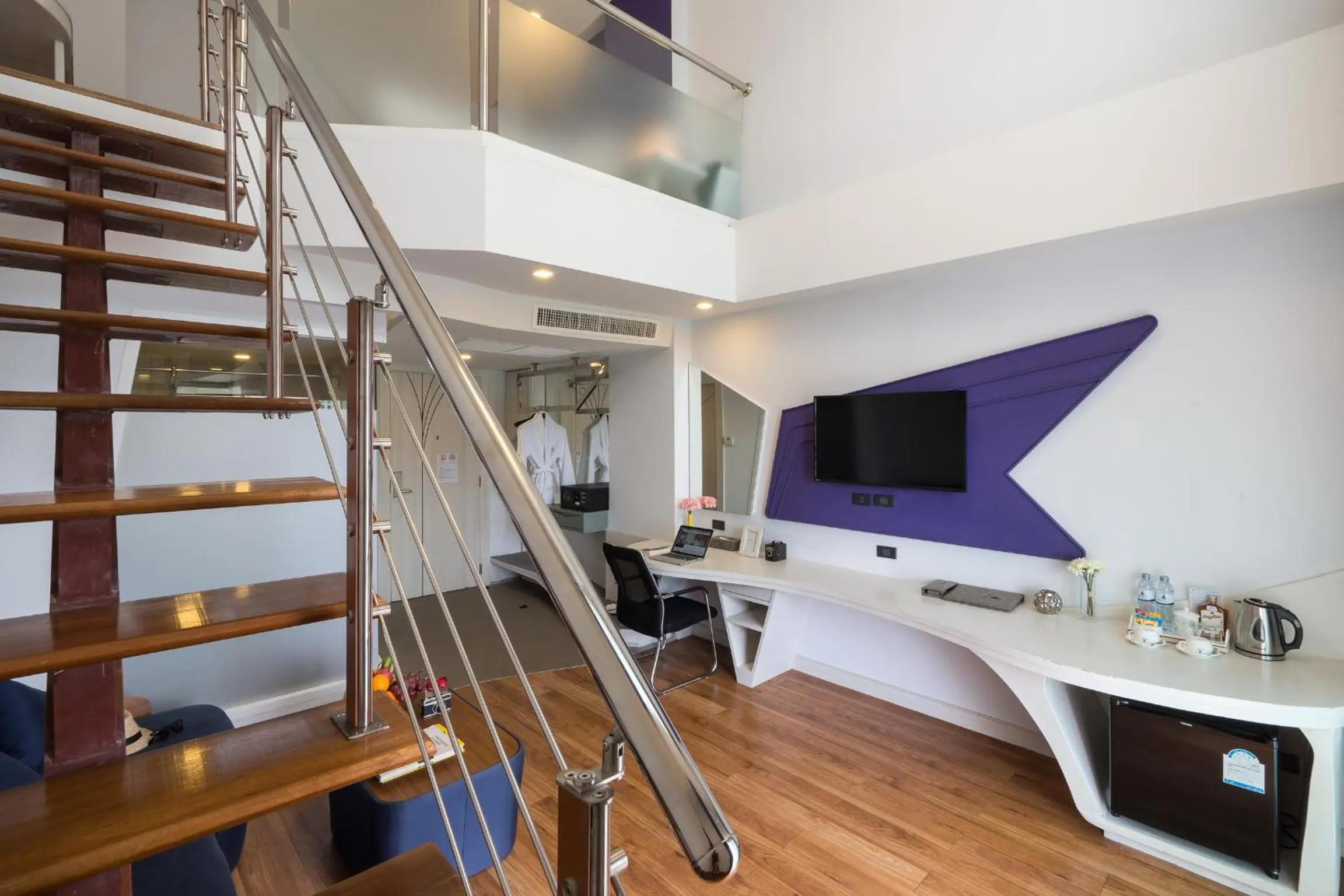 Shower in Blue Boat Hotel JC