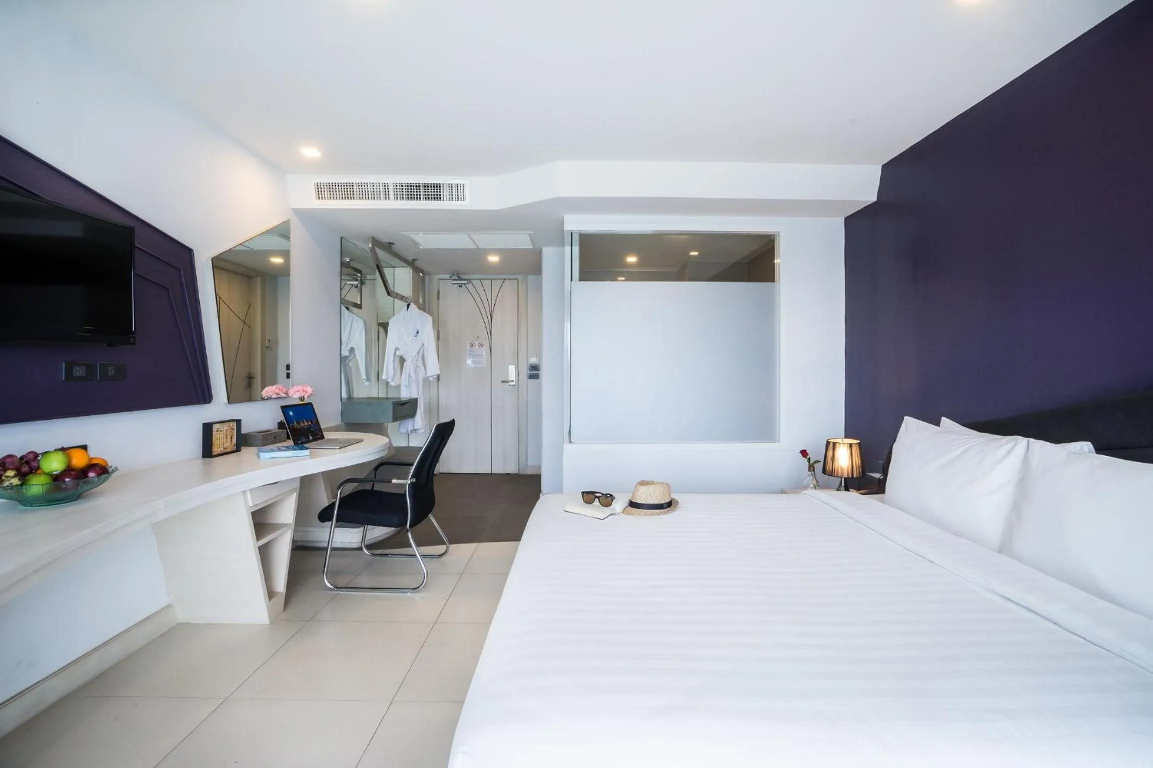 Shower, Bed in Blue Boat Hotel JC