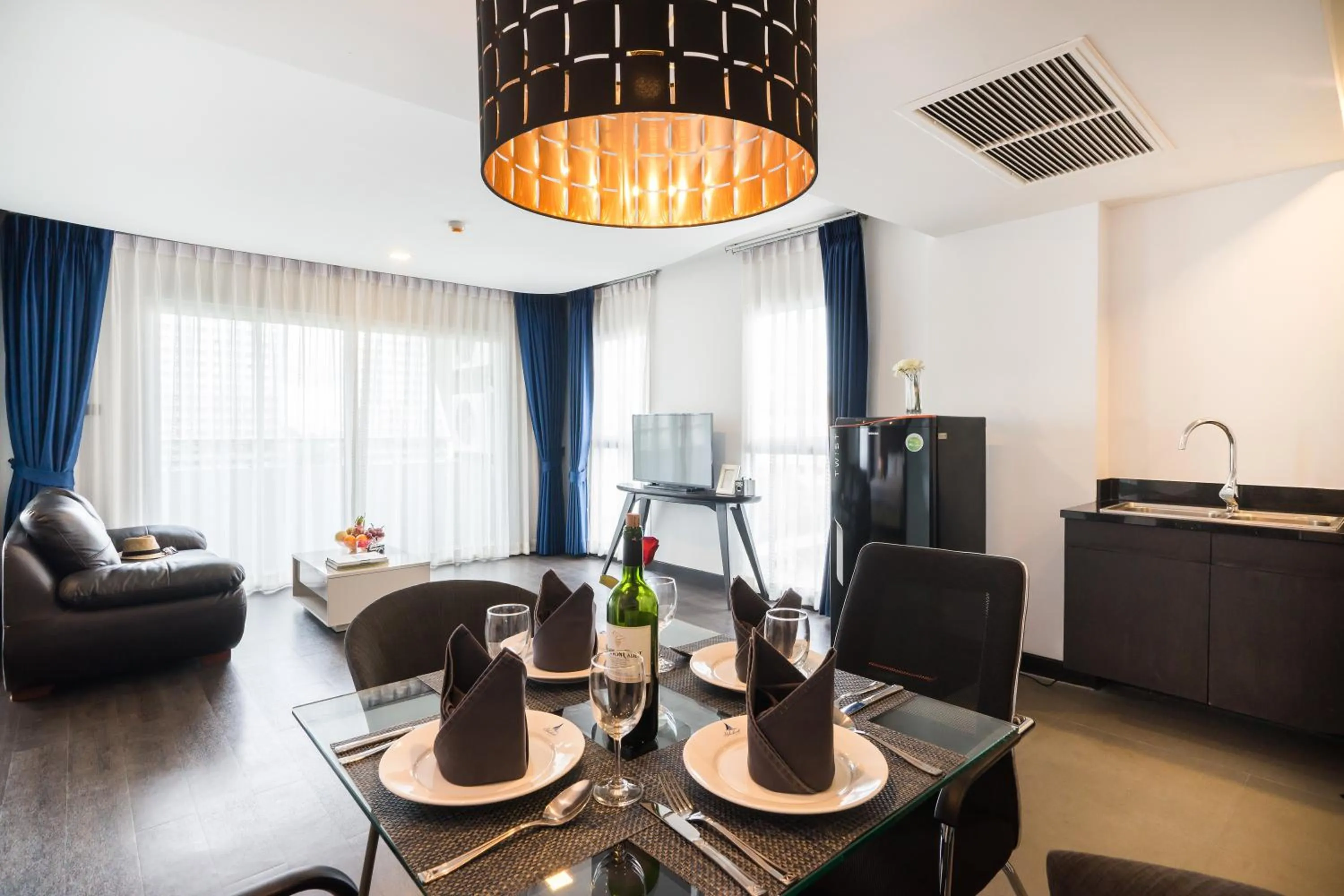 Decorative detail in Blue Boat Hotel JC