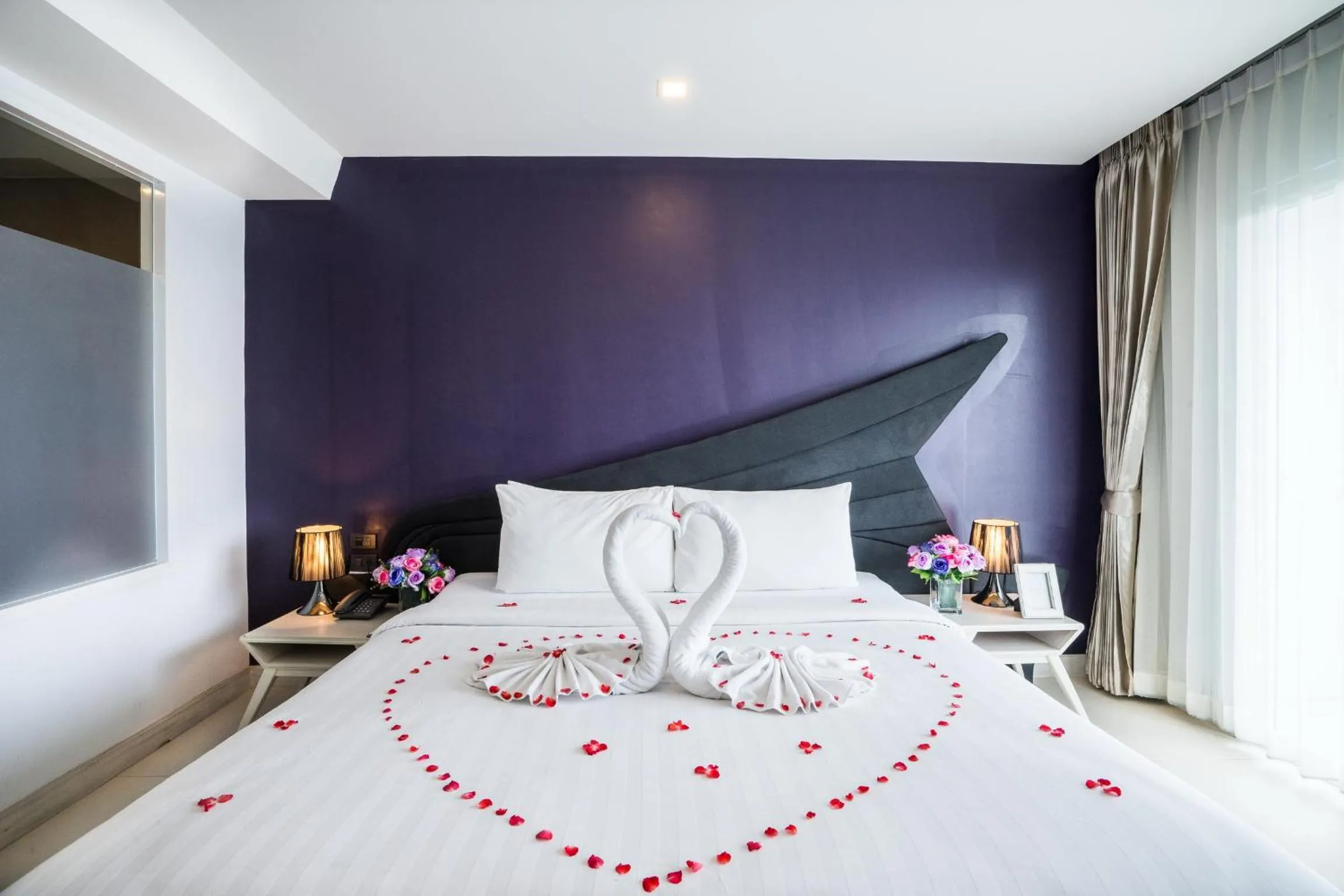 Shower, Bed in Blue Boat Hotel JC