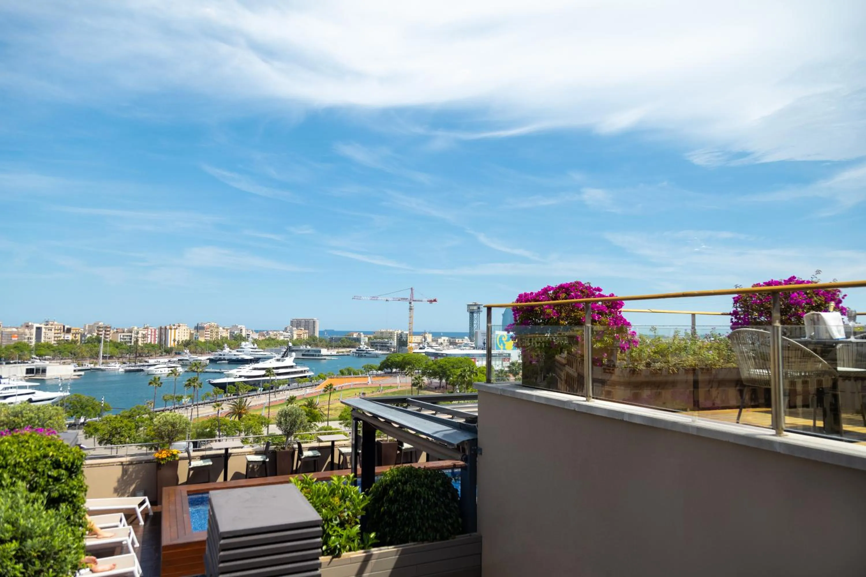 Day in Duquesa Suites Landmark Hotel by Grup Duquessa