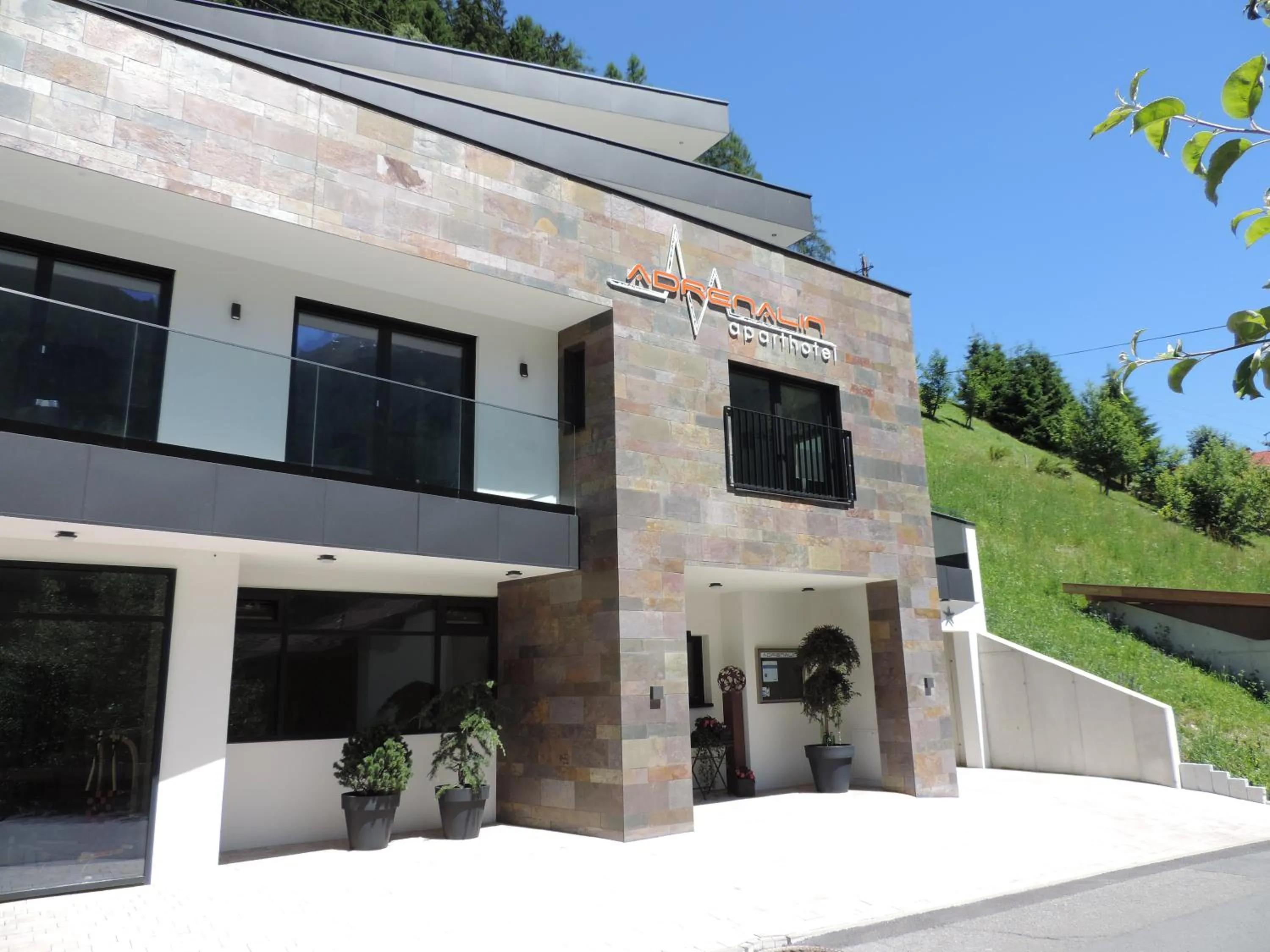 Facade/entrance in Aparthotel Adrenalin