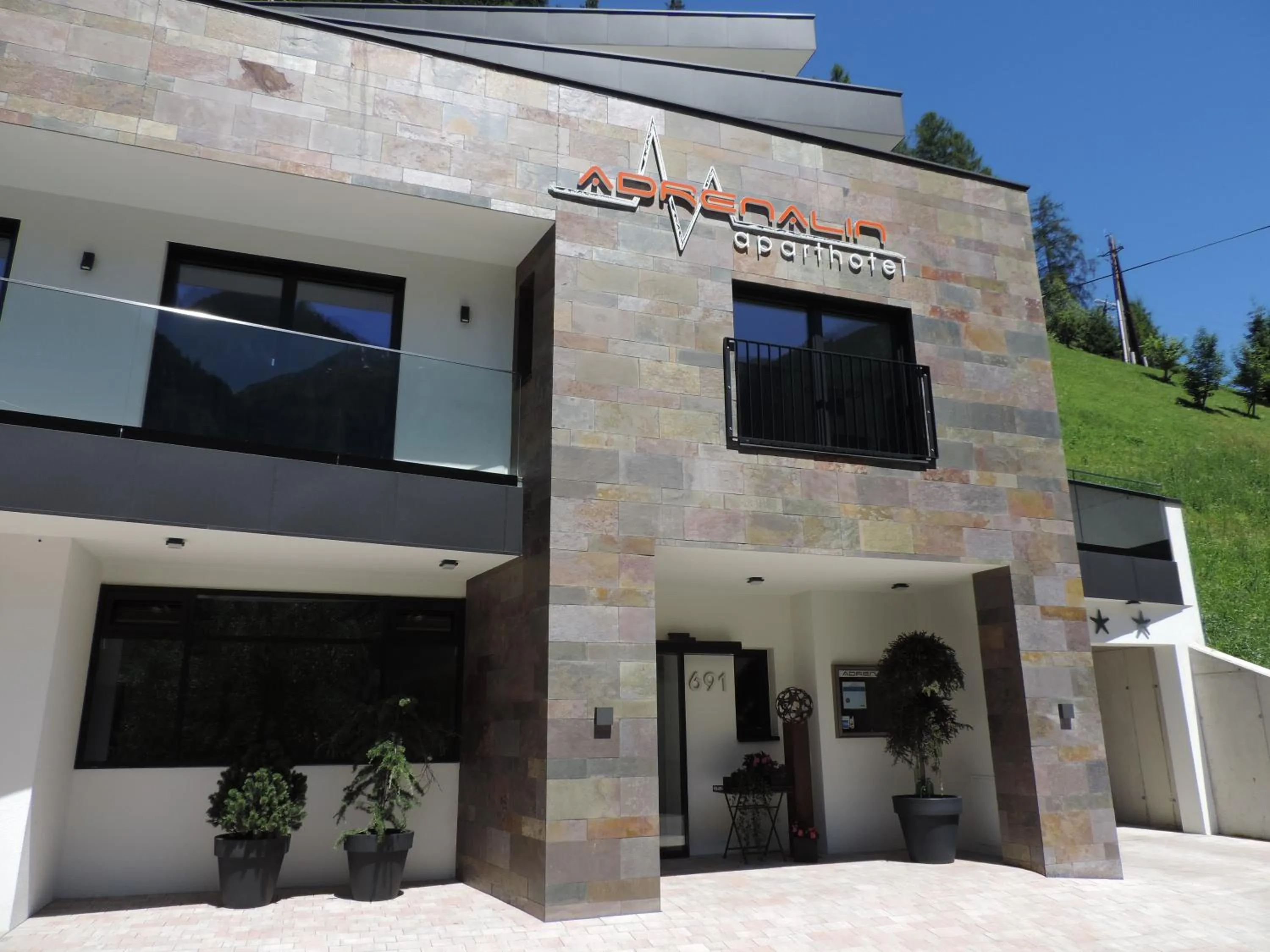 Facade/entrance in Aparthotel Adrenalin