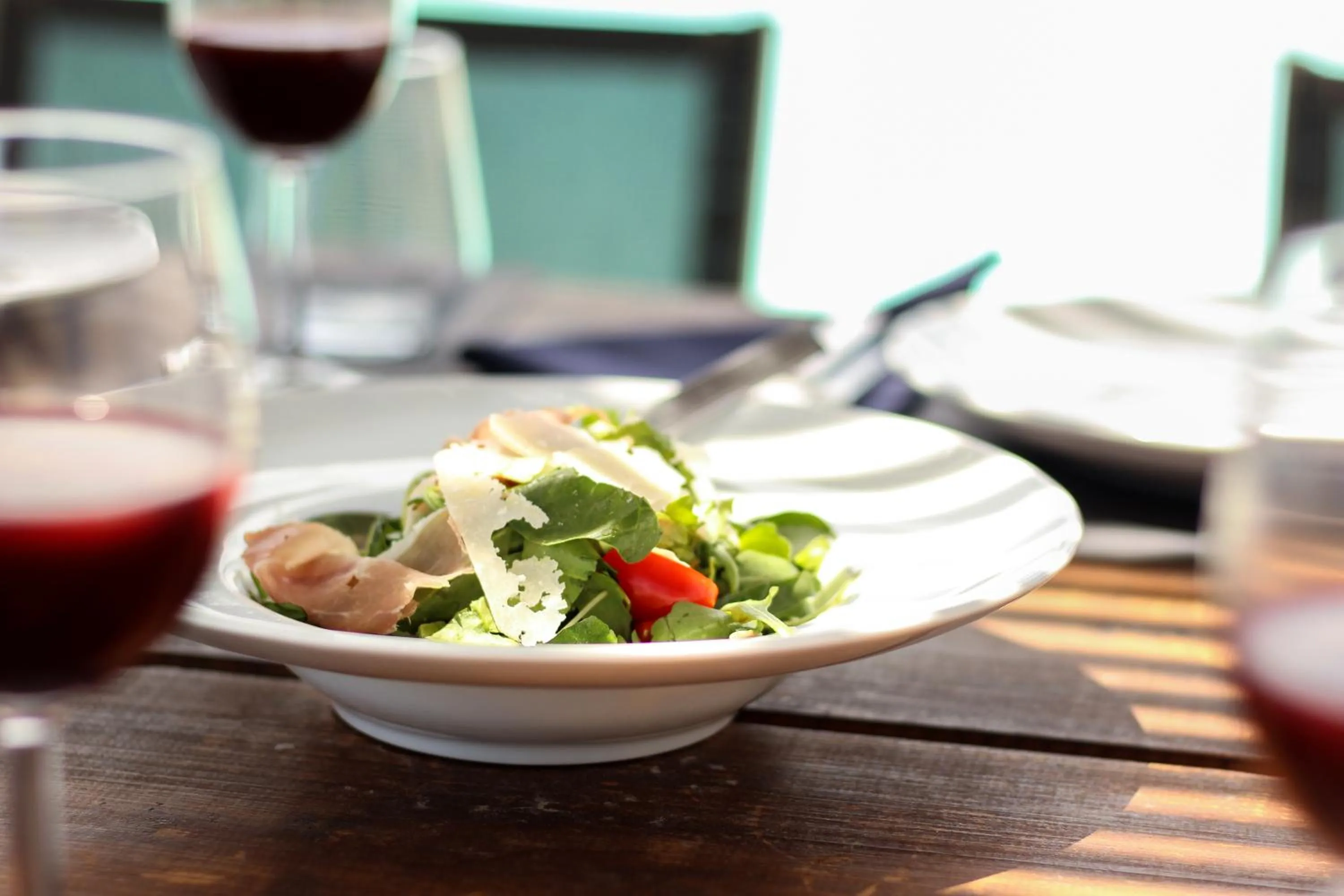 Food and drinks in Elimnion Resort