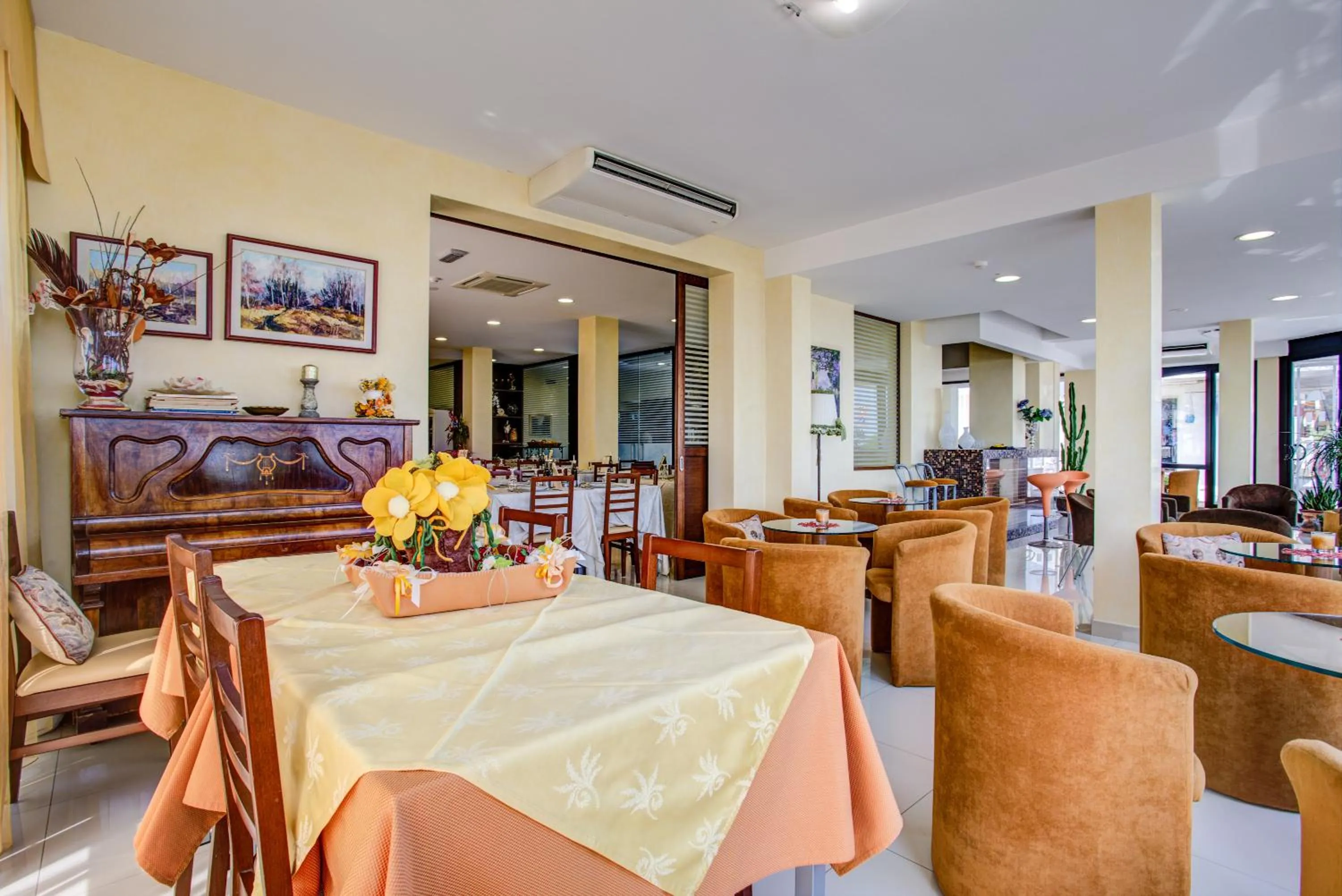 Restaurant/places to eat in Hotel Deanna