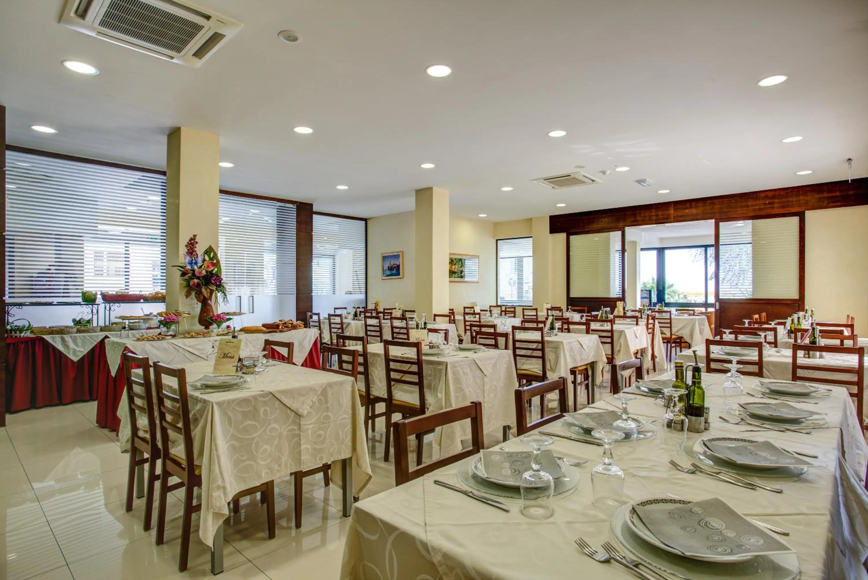 Restaurant/places to eat in Hotel Deanna