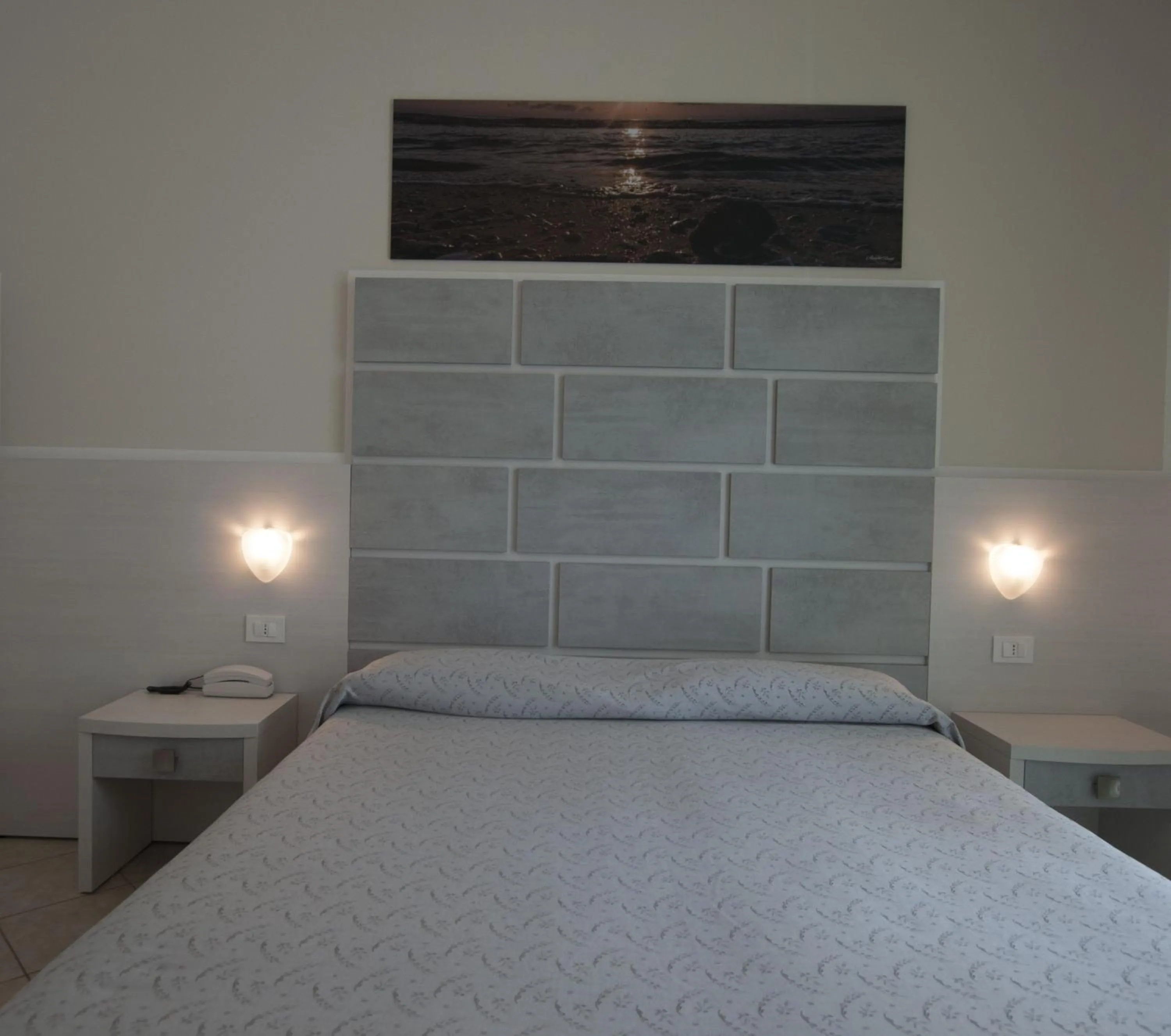 Bed in Hotel Boccaccio-free parking-