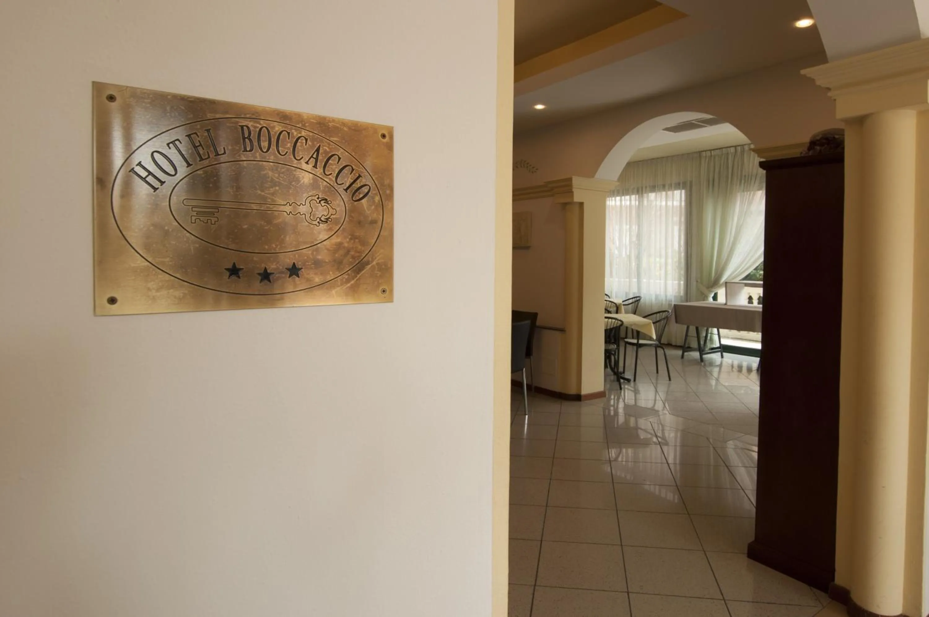 Breakfast in Hotel Boccaccio-free parking-