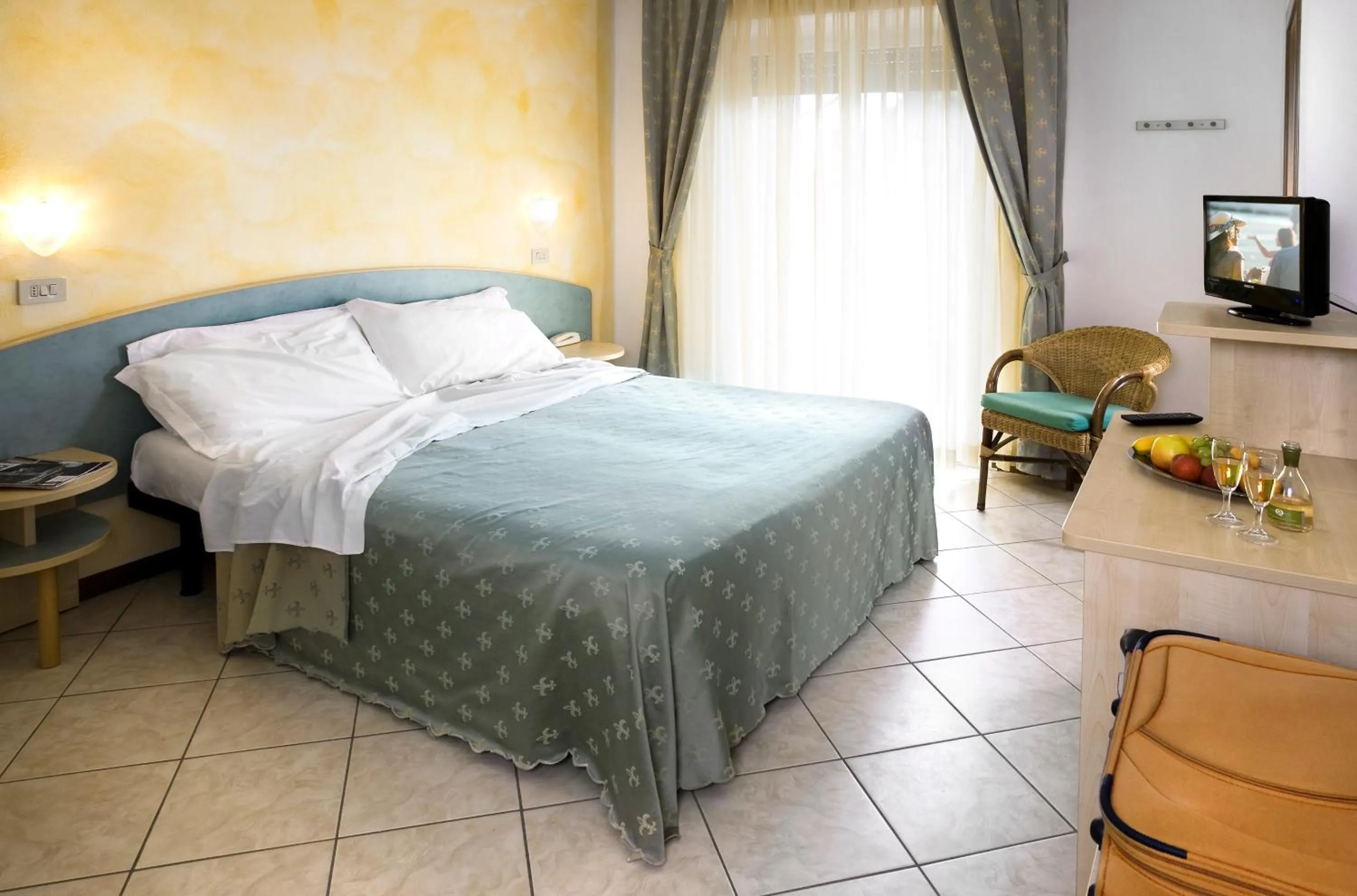 Day, Bed in Hotel Boccaccio-free parking-