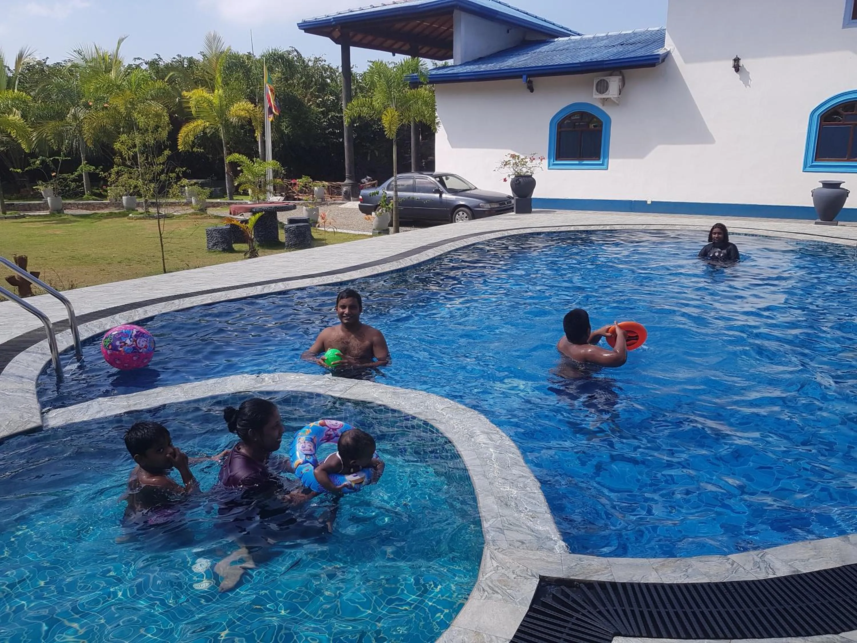 Swimming pool in Dhammika Magic Palace