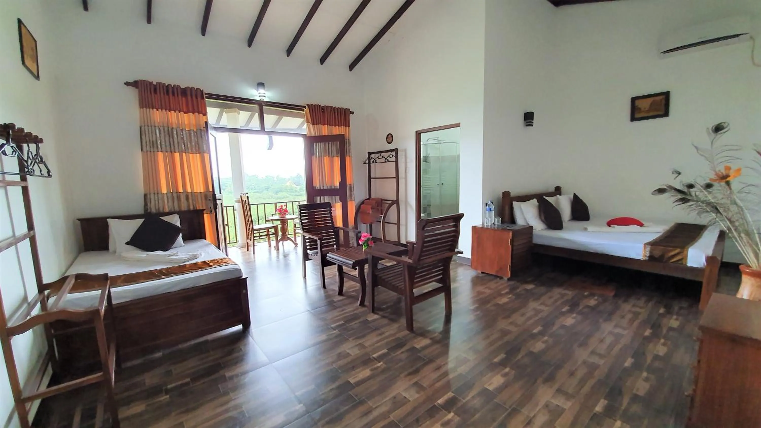 Photo of the whole room, Bed in Dhammika Magic Palace