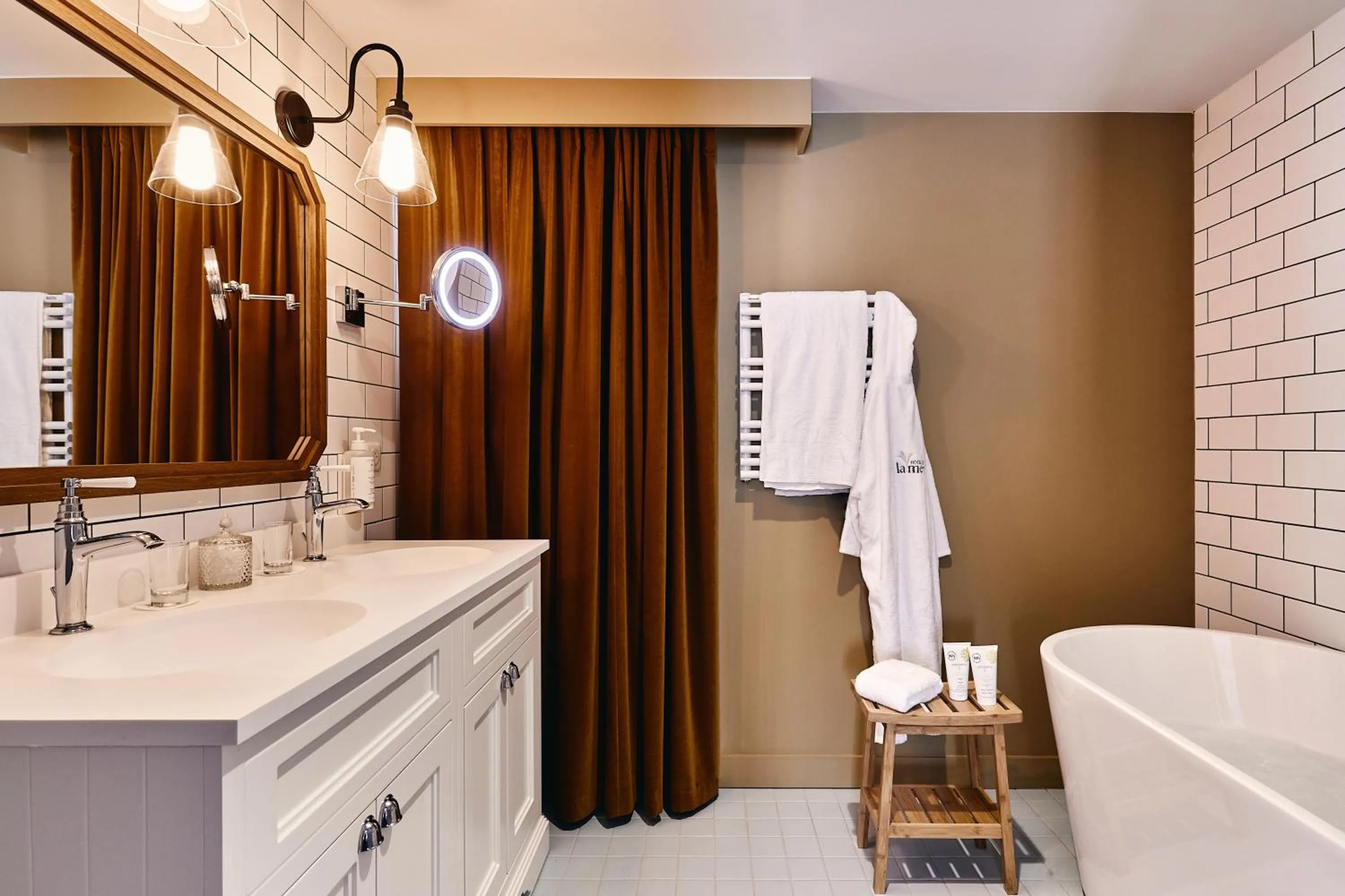 Bathroom in Hôtel de la Mer & Spa