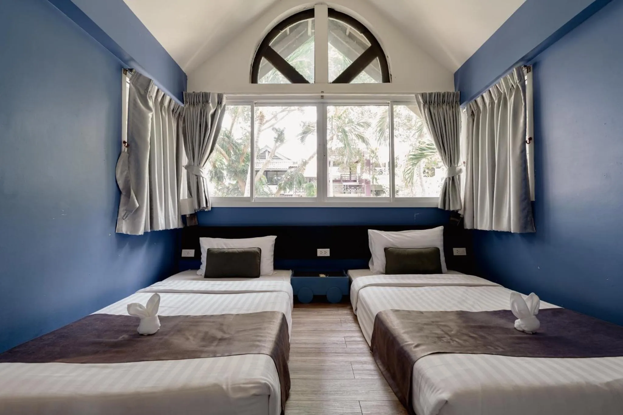 Bed in Natural Park Resort Pattaya