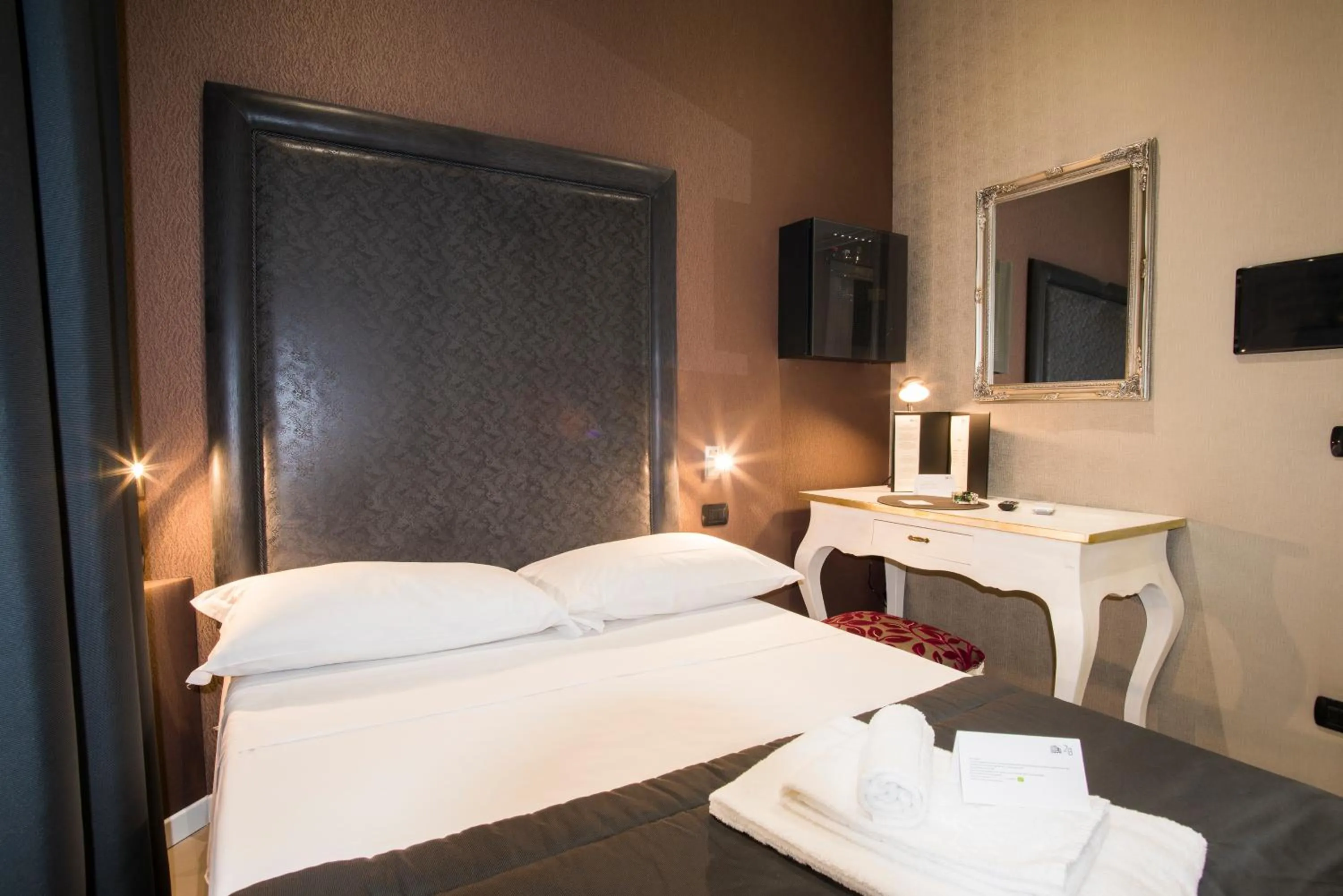 Photo of the whole room, Bed in Roma 2B