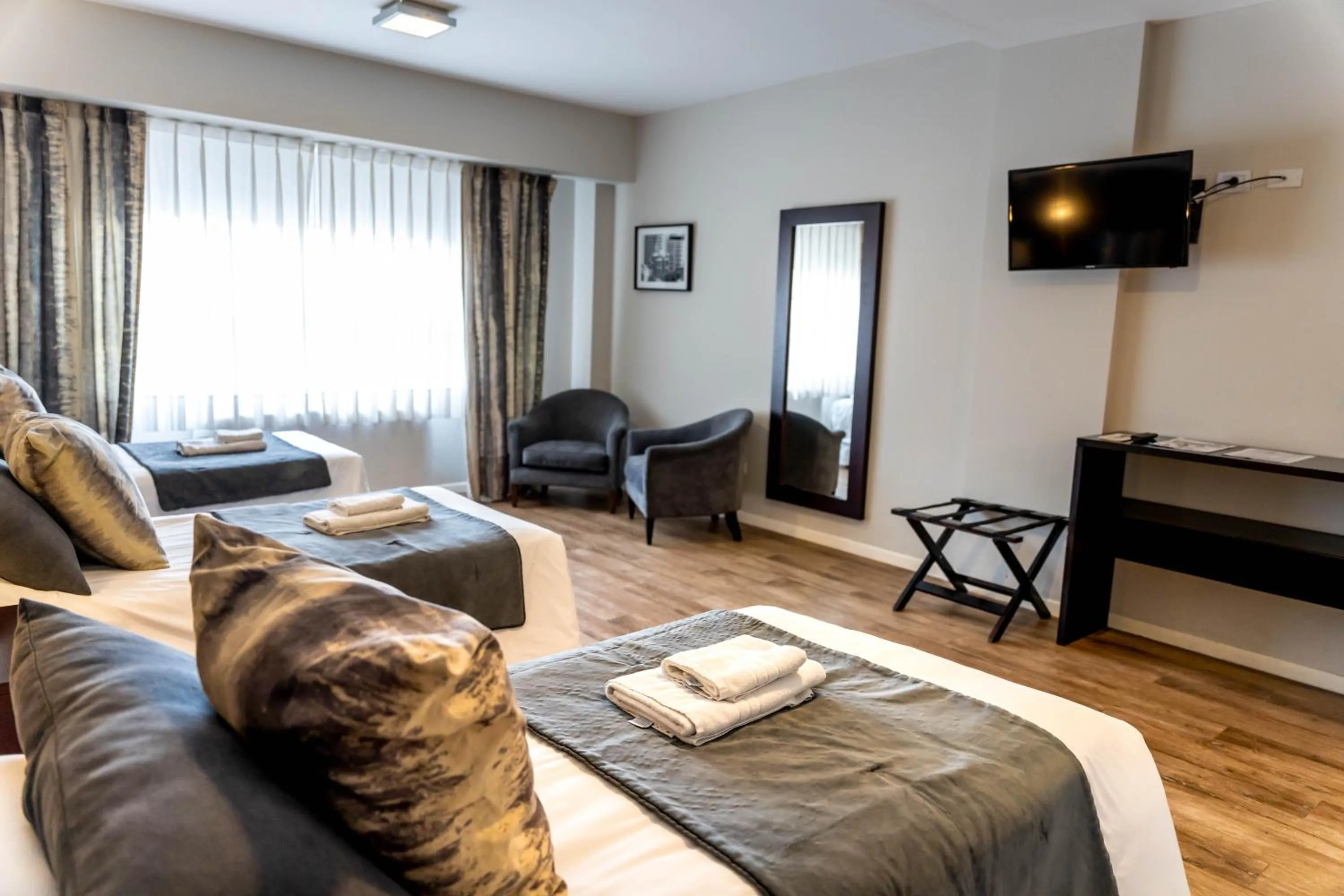 Photo of the whole room, Bed in O2 Hotel Mar del Plata