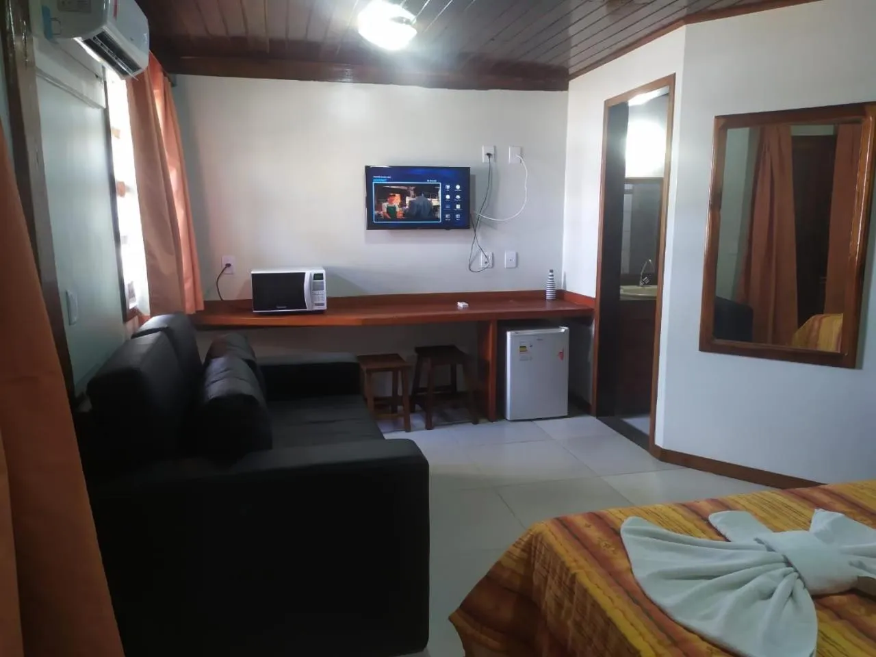 Communal lounge/ TV room, Bed in Makaira Beach Resort