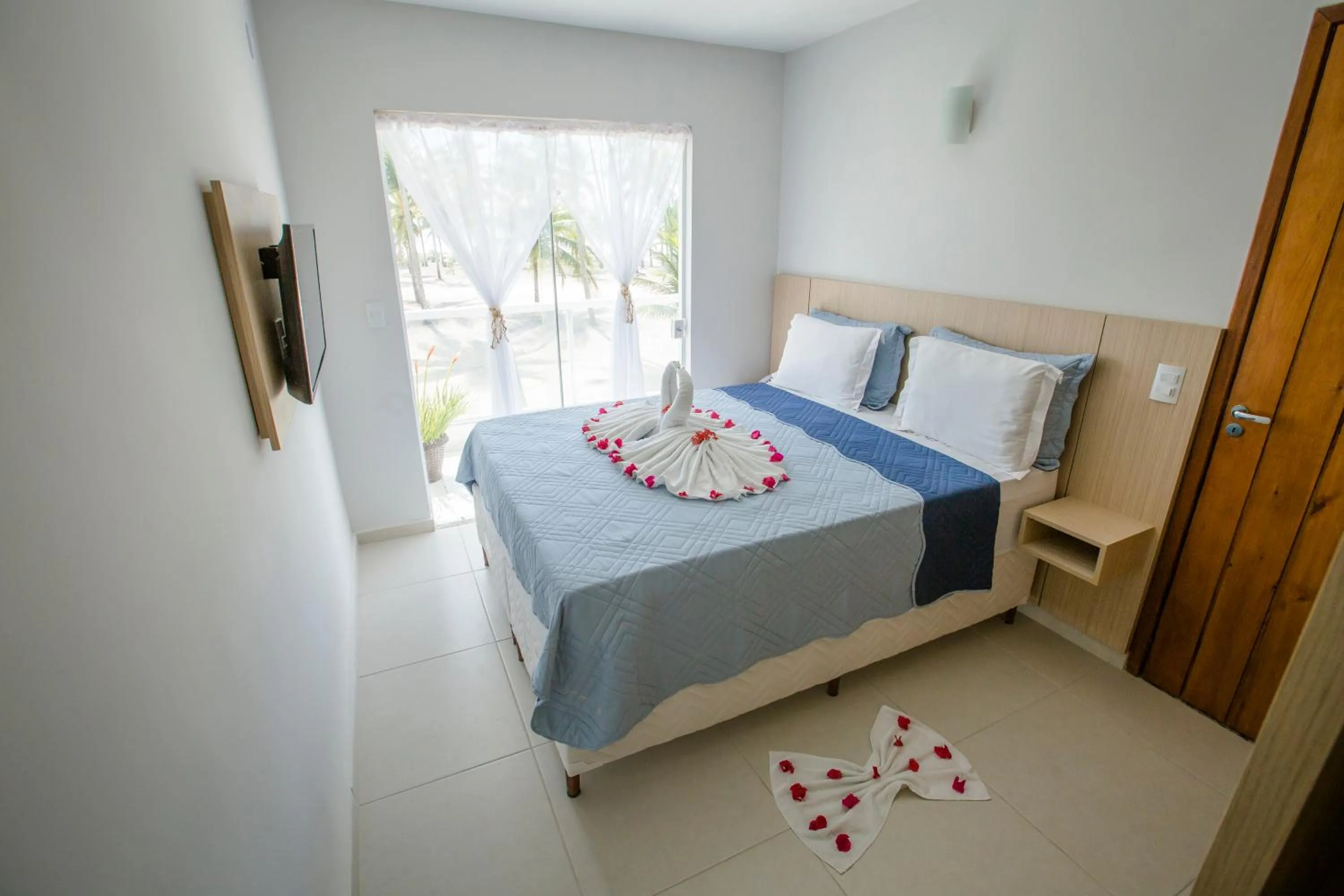 Bedroom, Bed in Makaira Beach Resort
