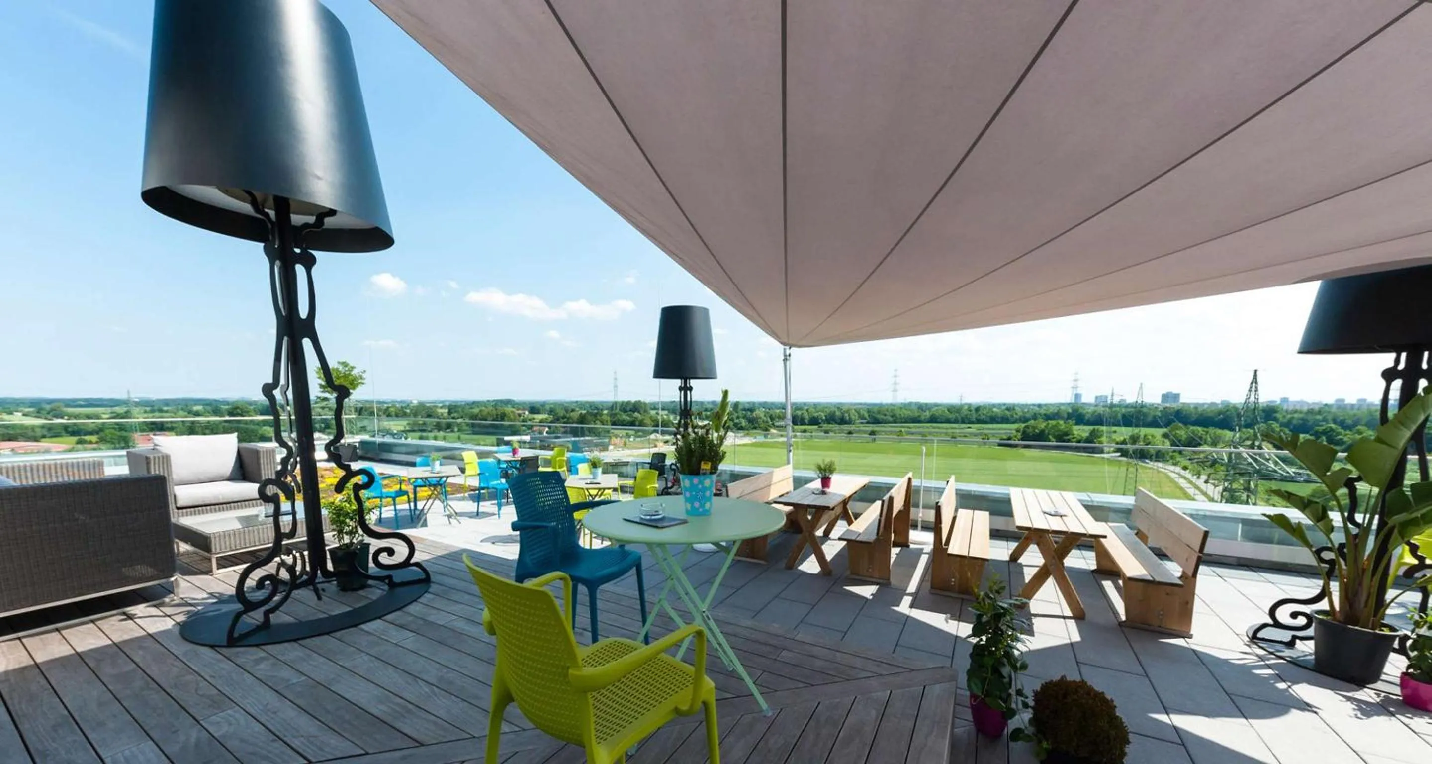 Lounge or bar in BEST WESTERN Hotel The K Unterföhring