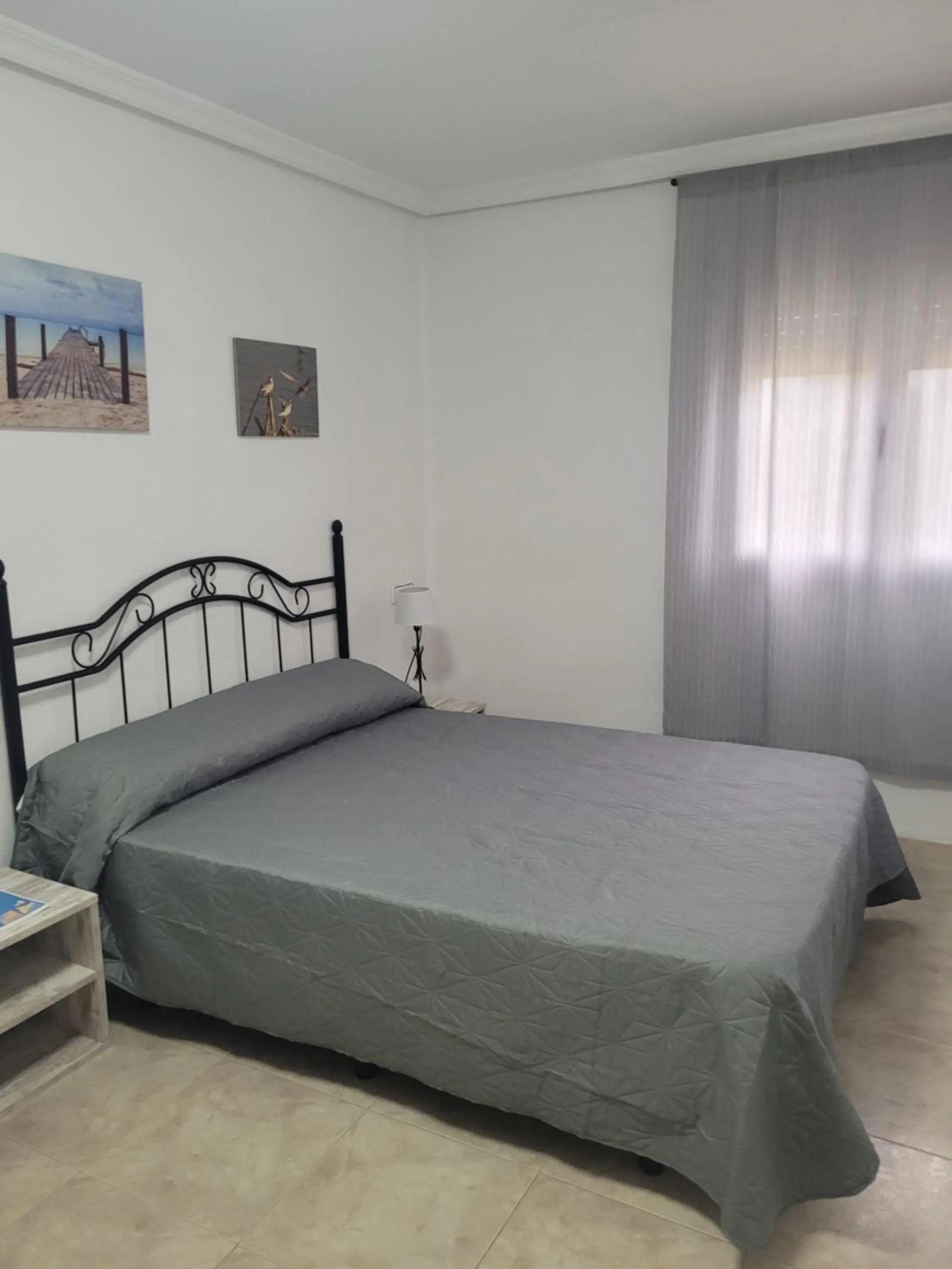 Photo of the whole room, Bed in La Llar de Laura