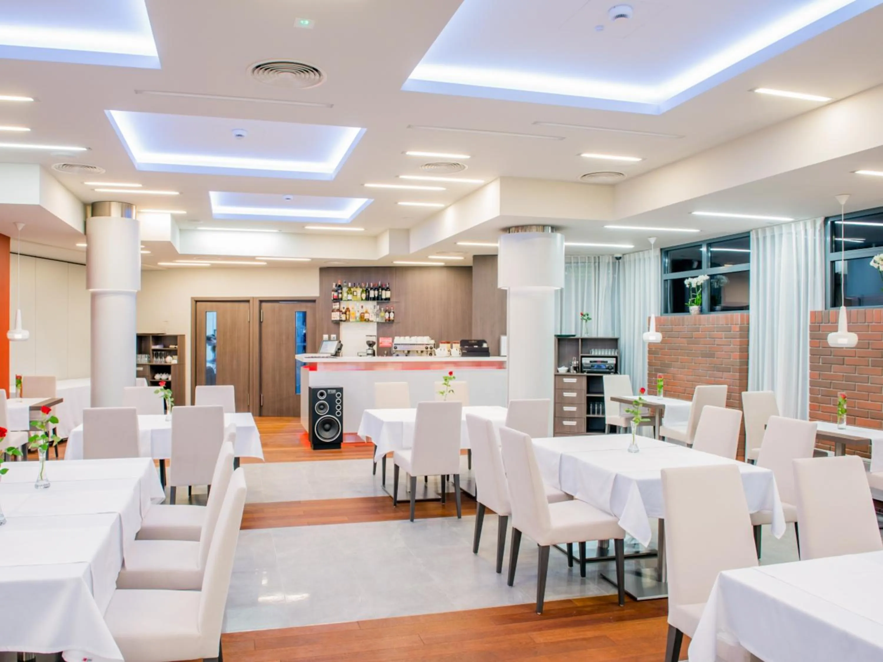 Restaurant/Places to Eat in Hotel Kosma