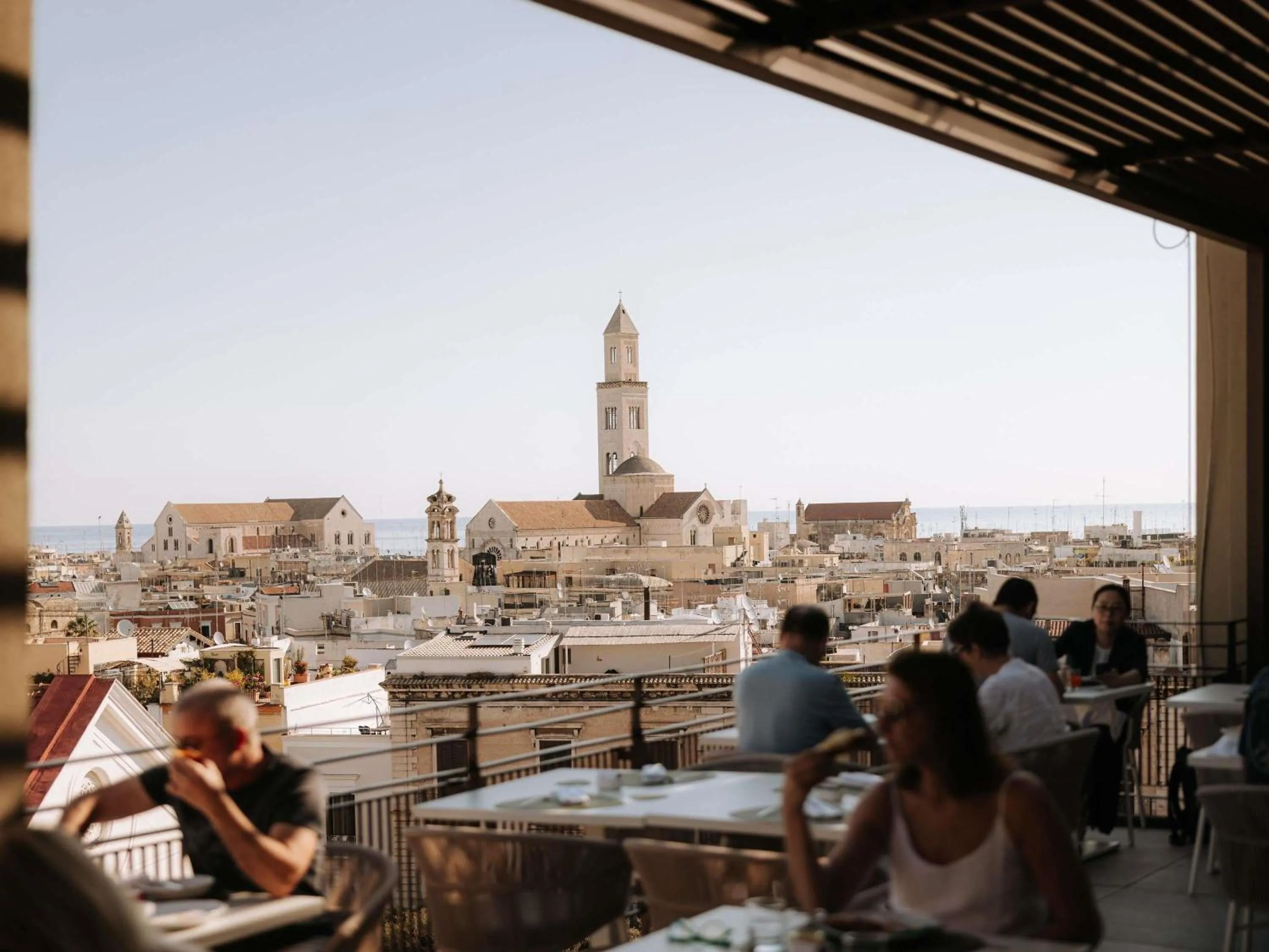 Restaurant/places to eat in Mövenpick Hotel Bari