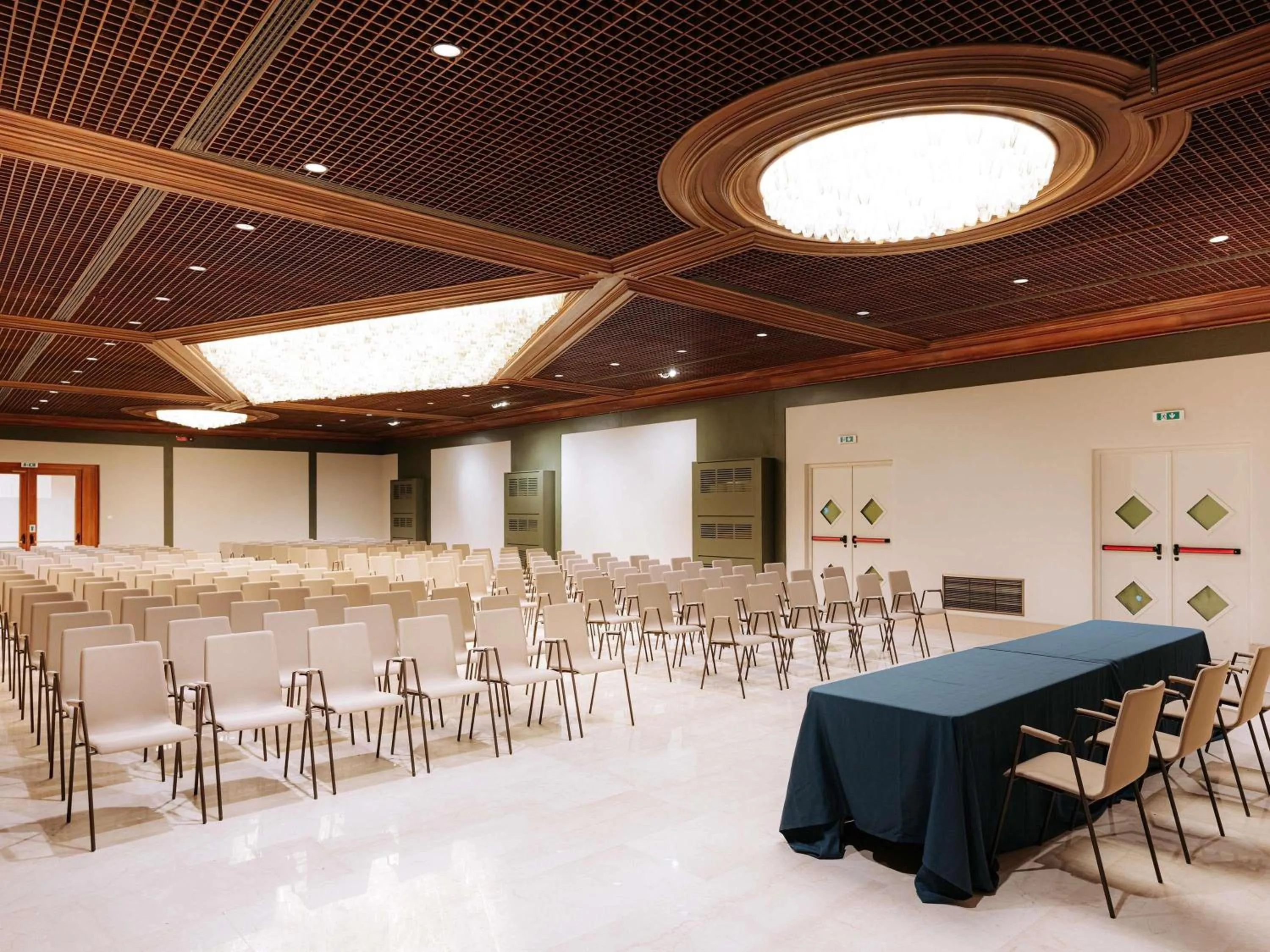 Meeting/conference room in Mövenpick Hotel Bari
