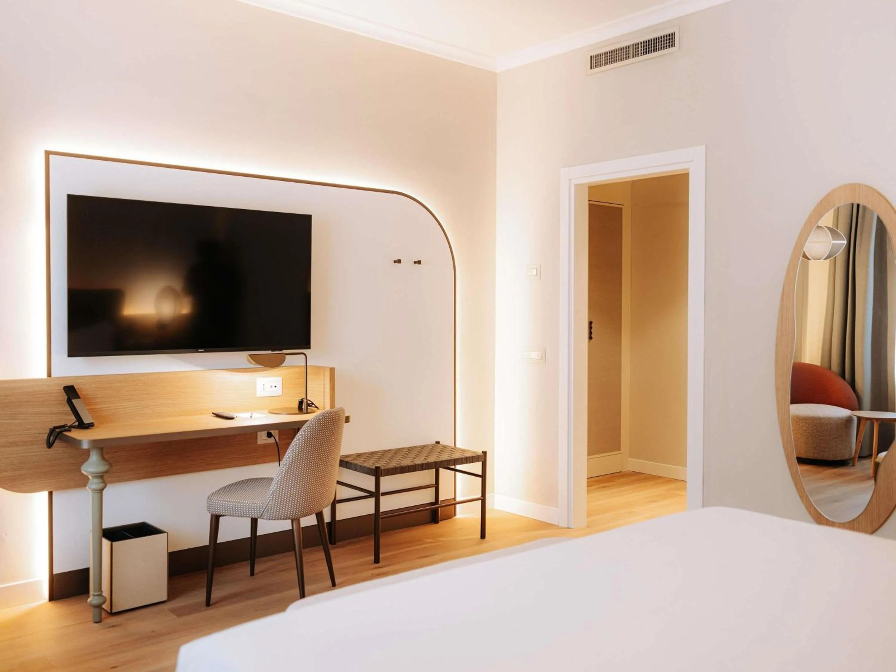 Bedroom, Bed in Mövenpick Hotel Bari