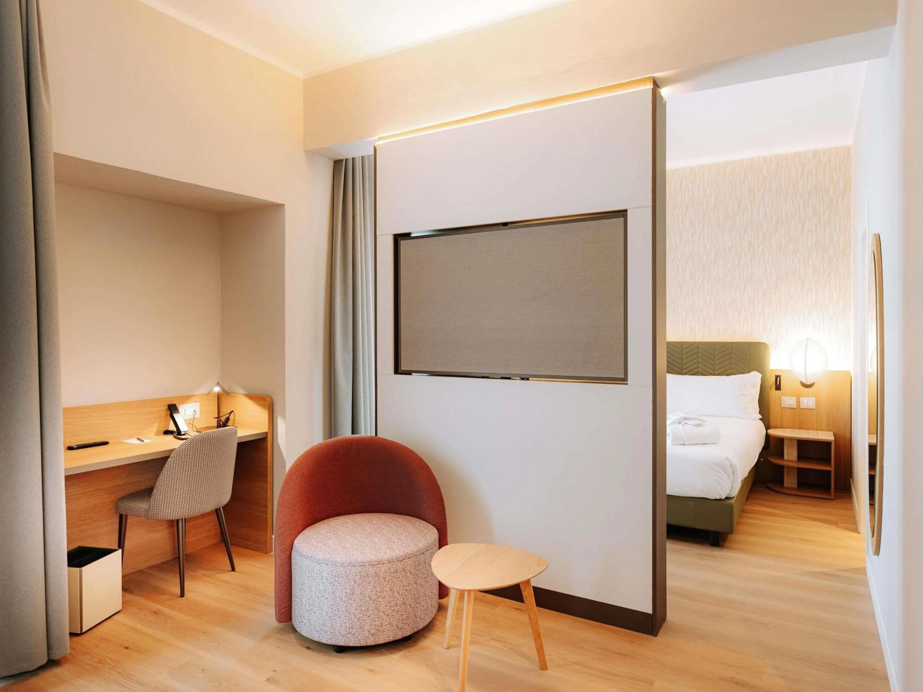 Bedroom, Bed in Mövenpick Hotel Bari