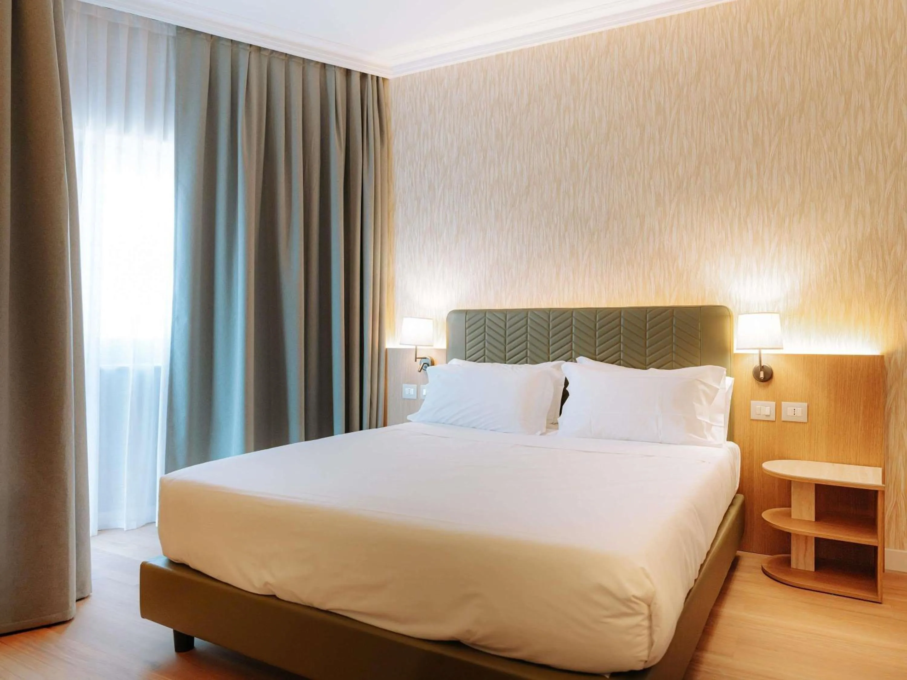 Bedroom, Bed in Mövenpick Hotel Bari