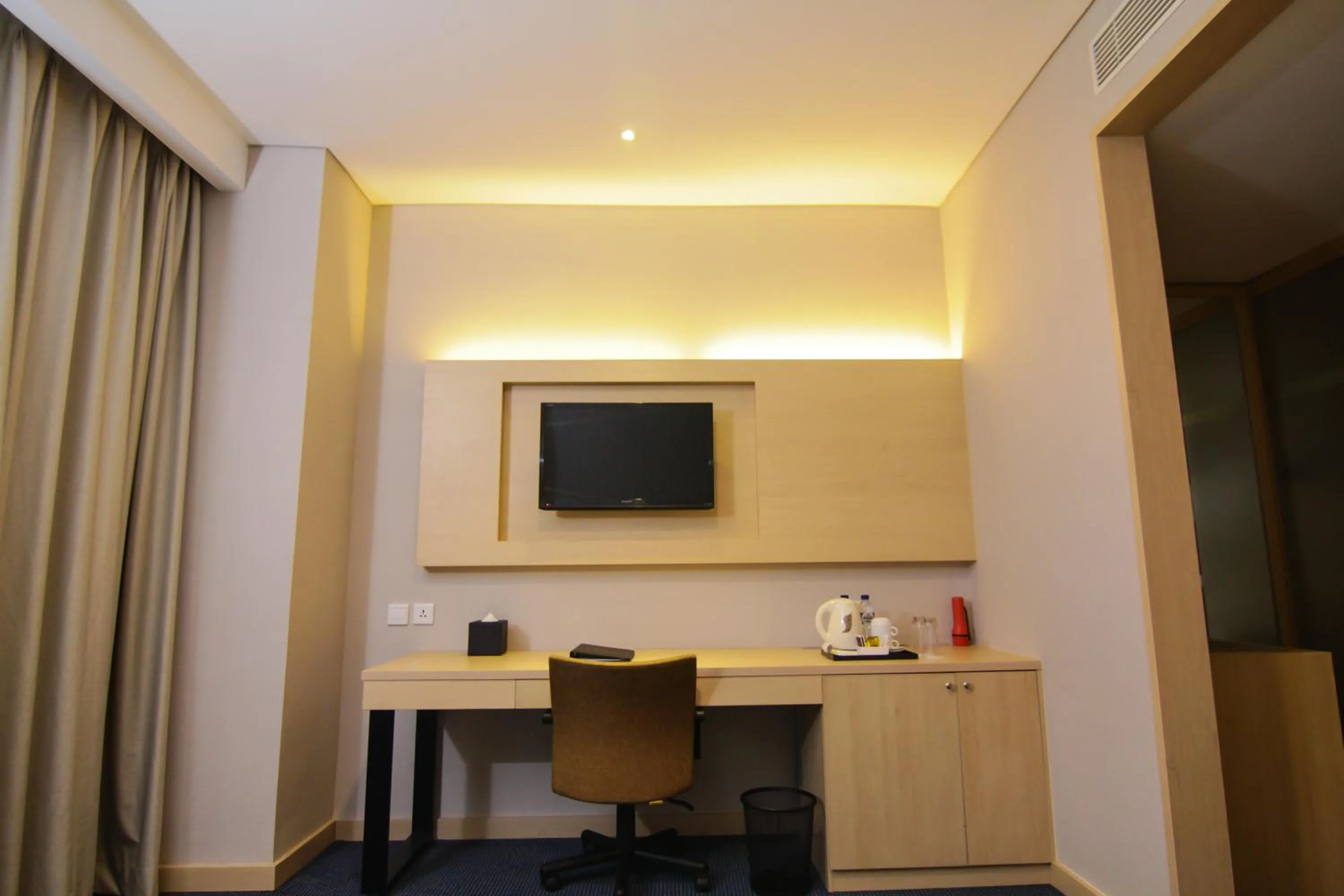 Coffee/tea facilities in GTV Hotel