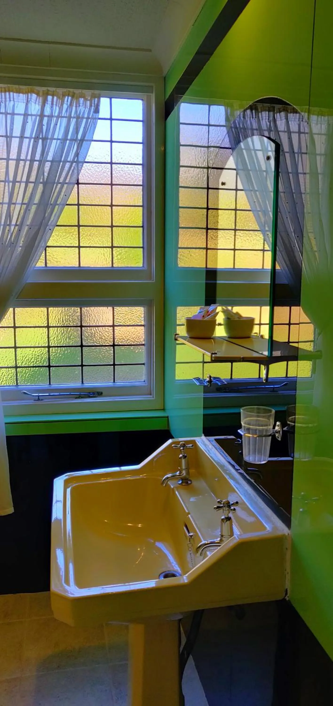 Bathroom, Restaurant/Places to Eat in Hartfell Guest House