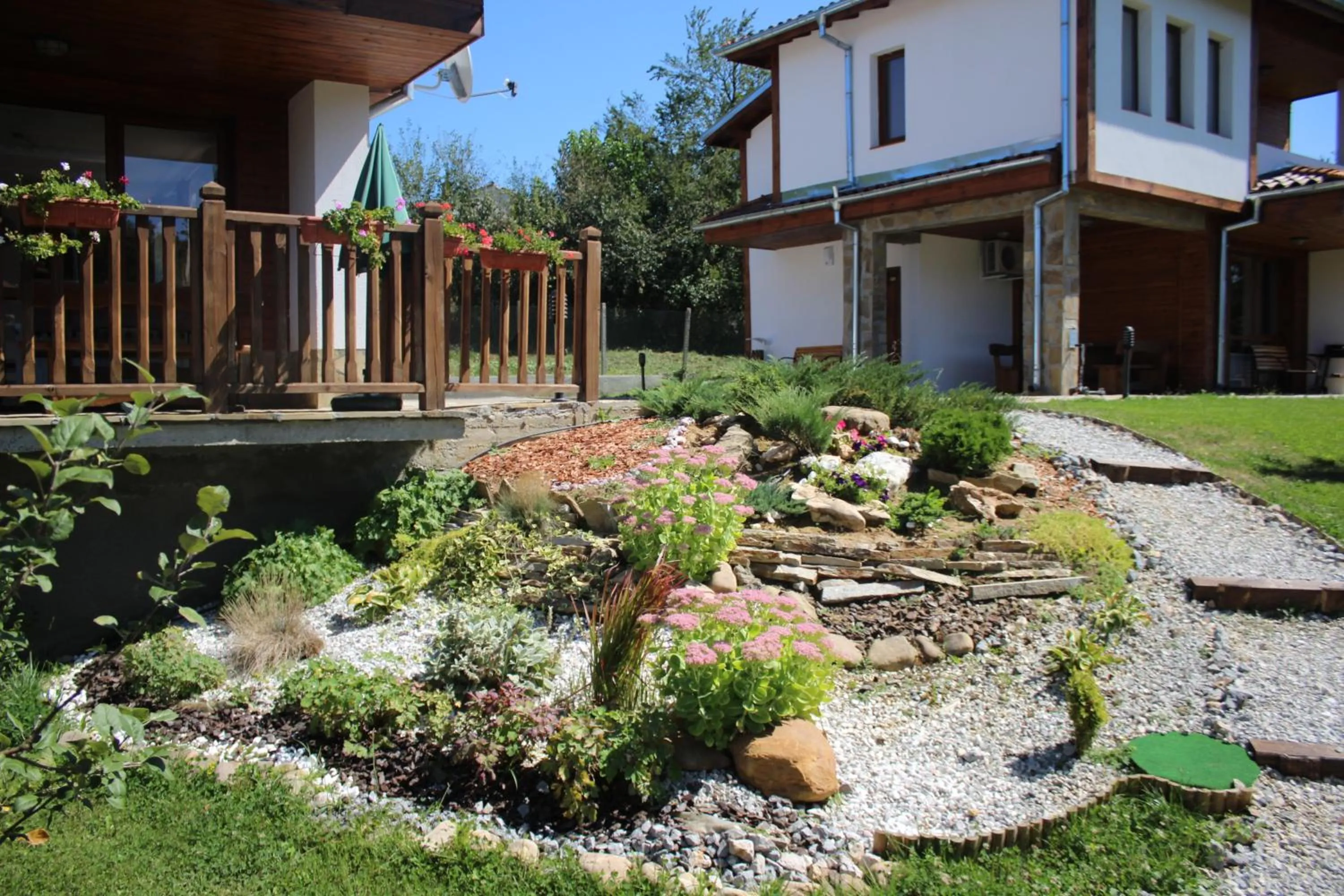 Garden in Sinjirite Complex