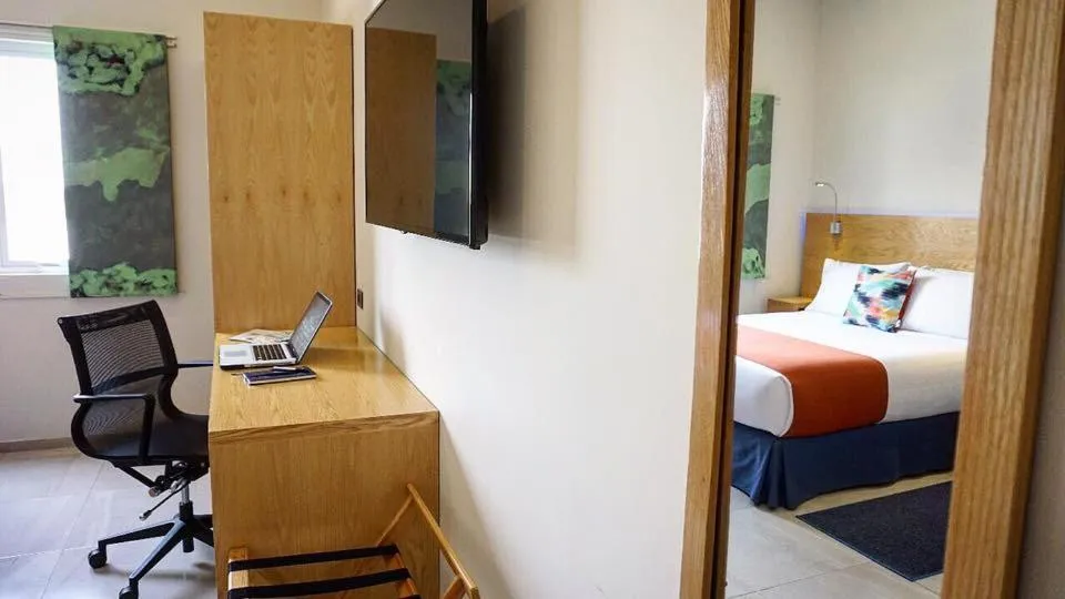 Photo of the whole room, Bed in Hit Hoteles Aeropuerto Puebla