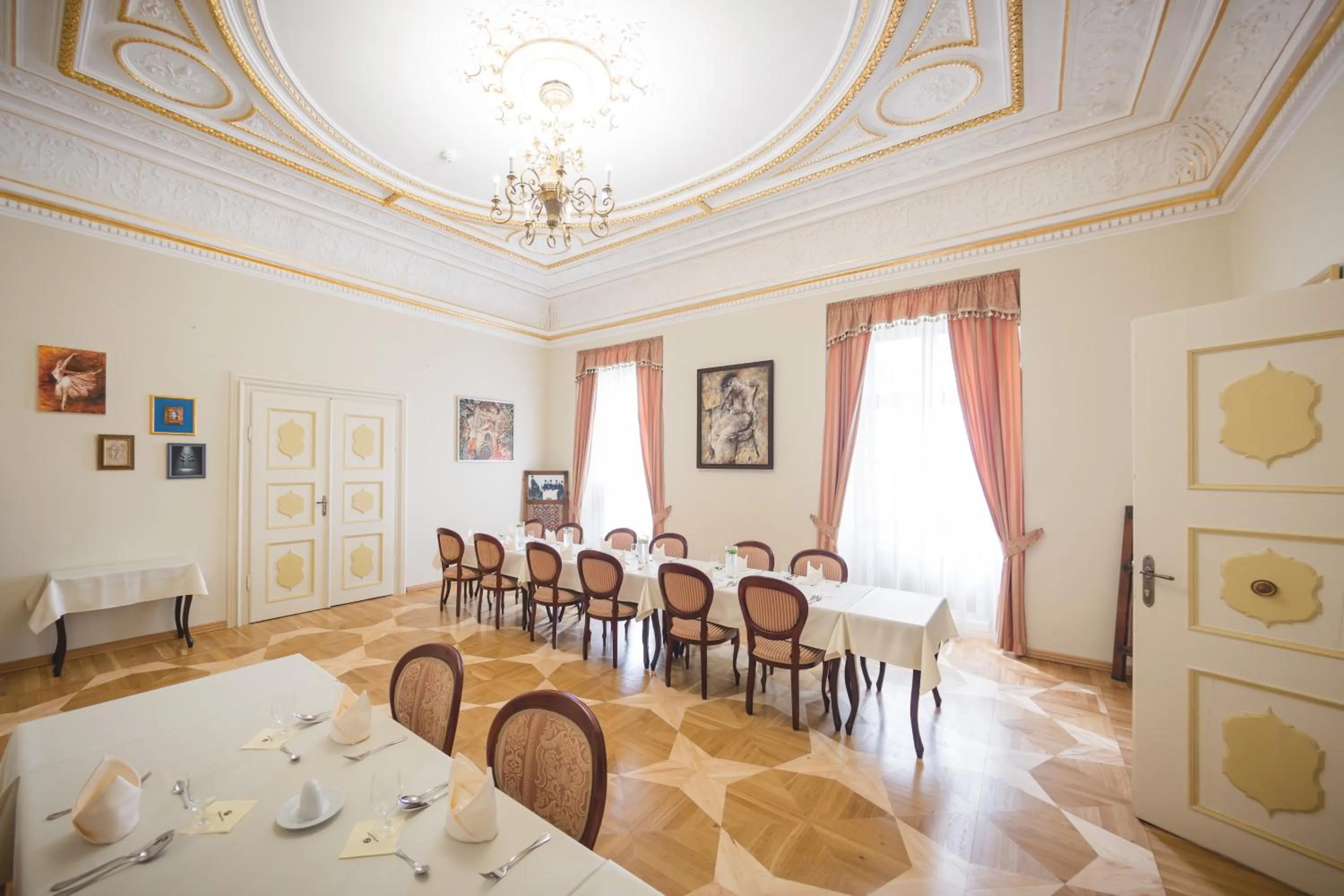 Restaurant/places to eat in Hotel Gino Park Palace - Kaštieľ Orlové