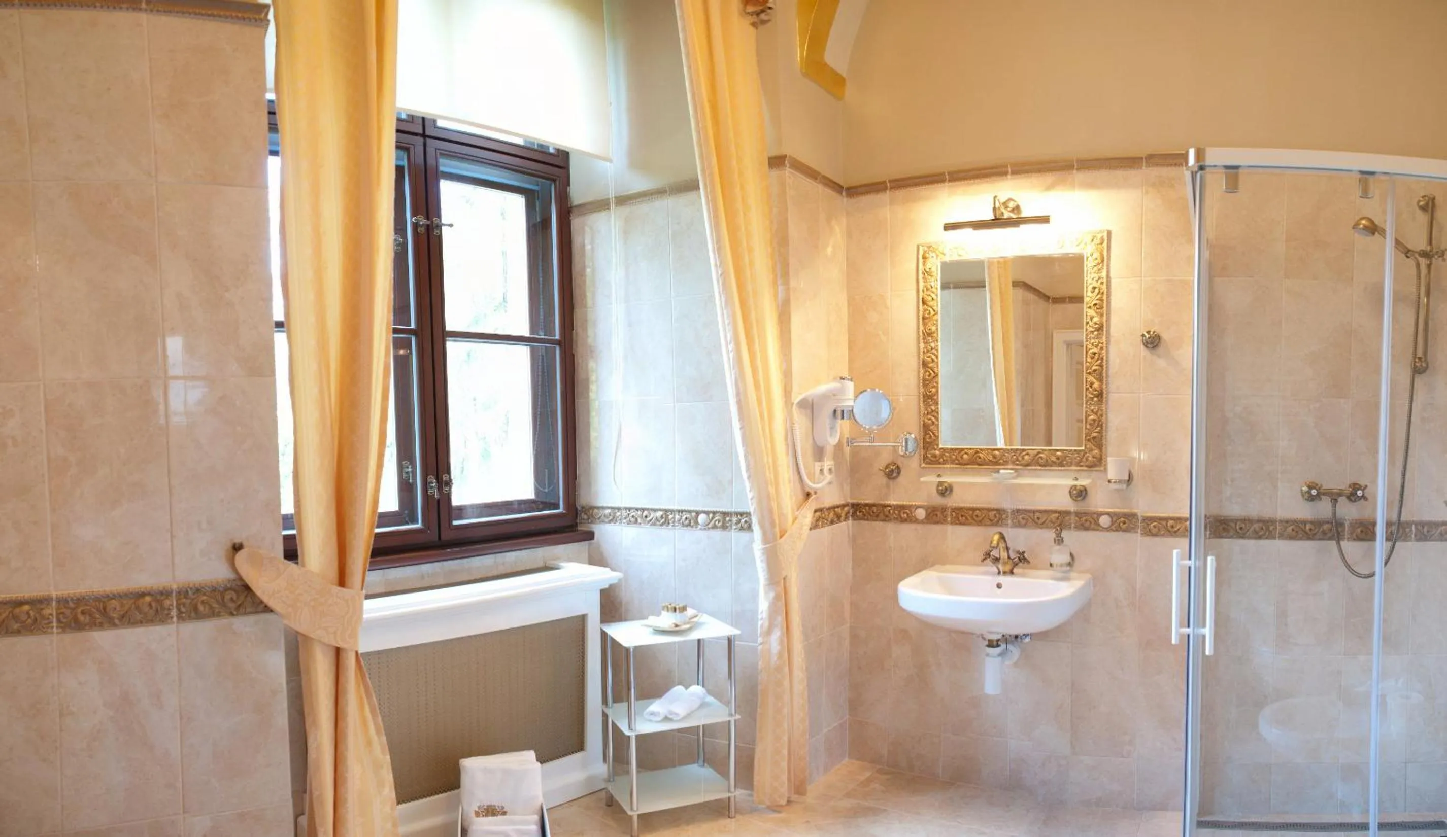 Bathroom in Hotel Gino Park Palace - Kaštieľ Orlové