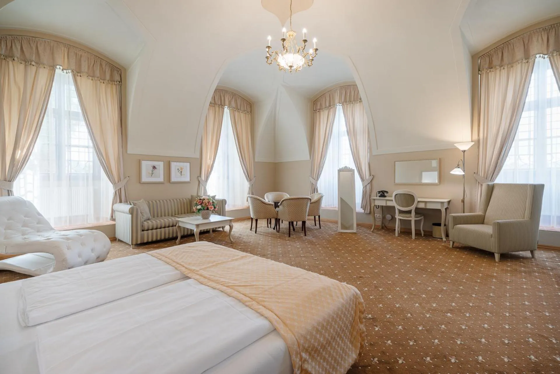 Bed in Hotel Gino Park Palace - Kaštieľ Orlové