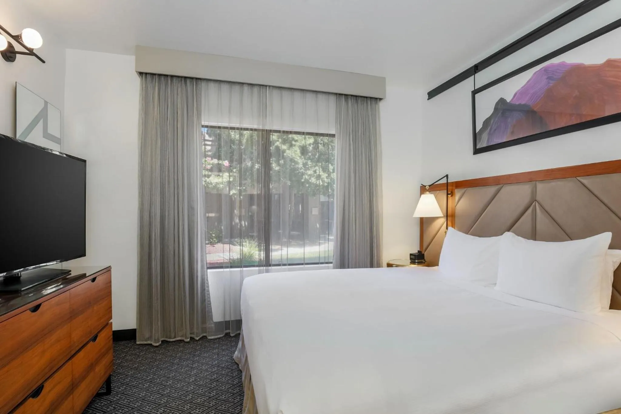 Bedroom in DoubleTree Suites by Hilton Hotel Sacramento – Rancho Cordova