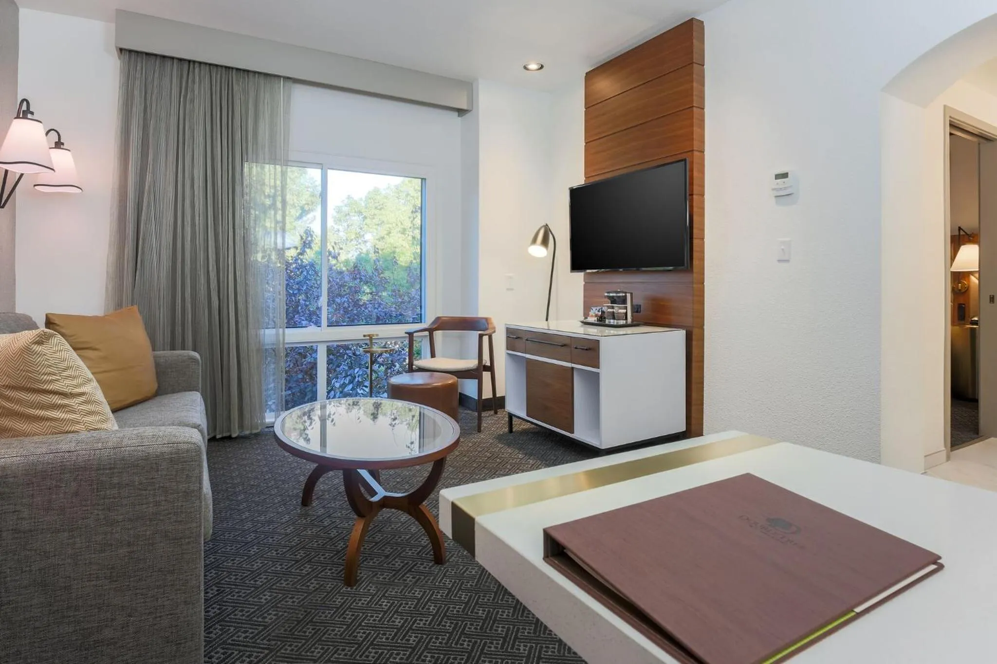 Living room, Seating Area in DoubleTree Suites by Hilton Hotel Sacramento – Rancho Cordova