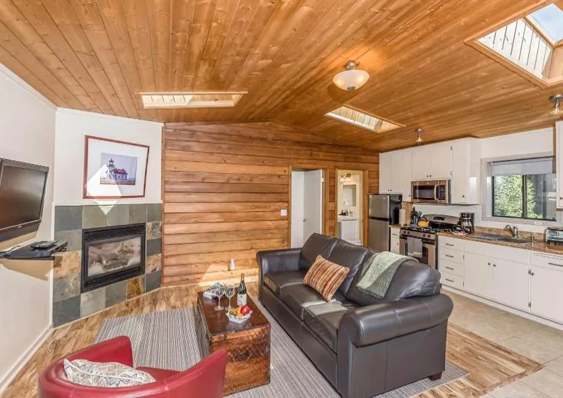 TV and multimedia in Cottages at Little River Cove
