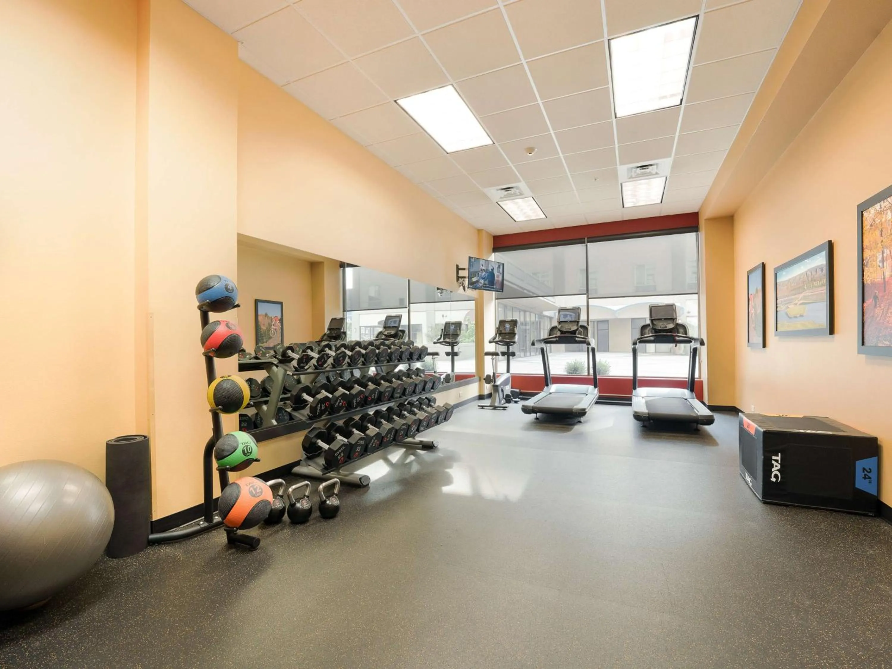 Fitness centre/facilities in Hotel Maison Yakima Tapestry Collection by Hilton