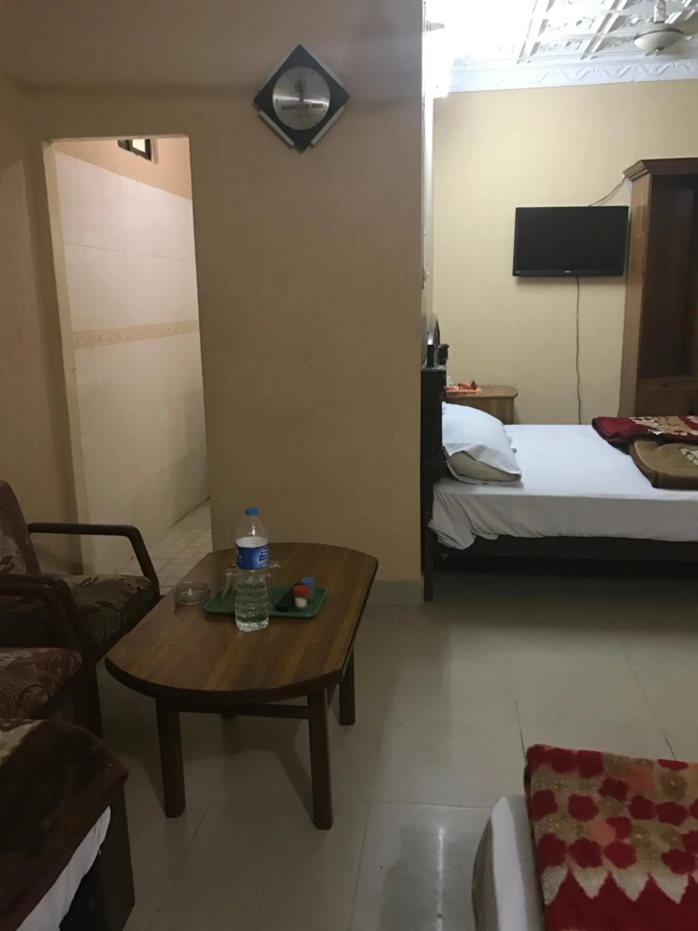 Photo of the whole room, Bed in National City Hotel