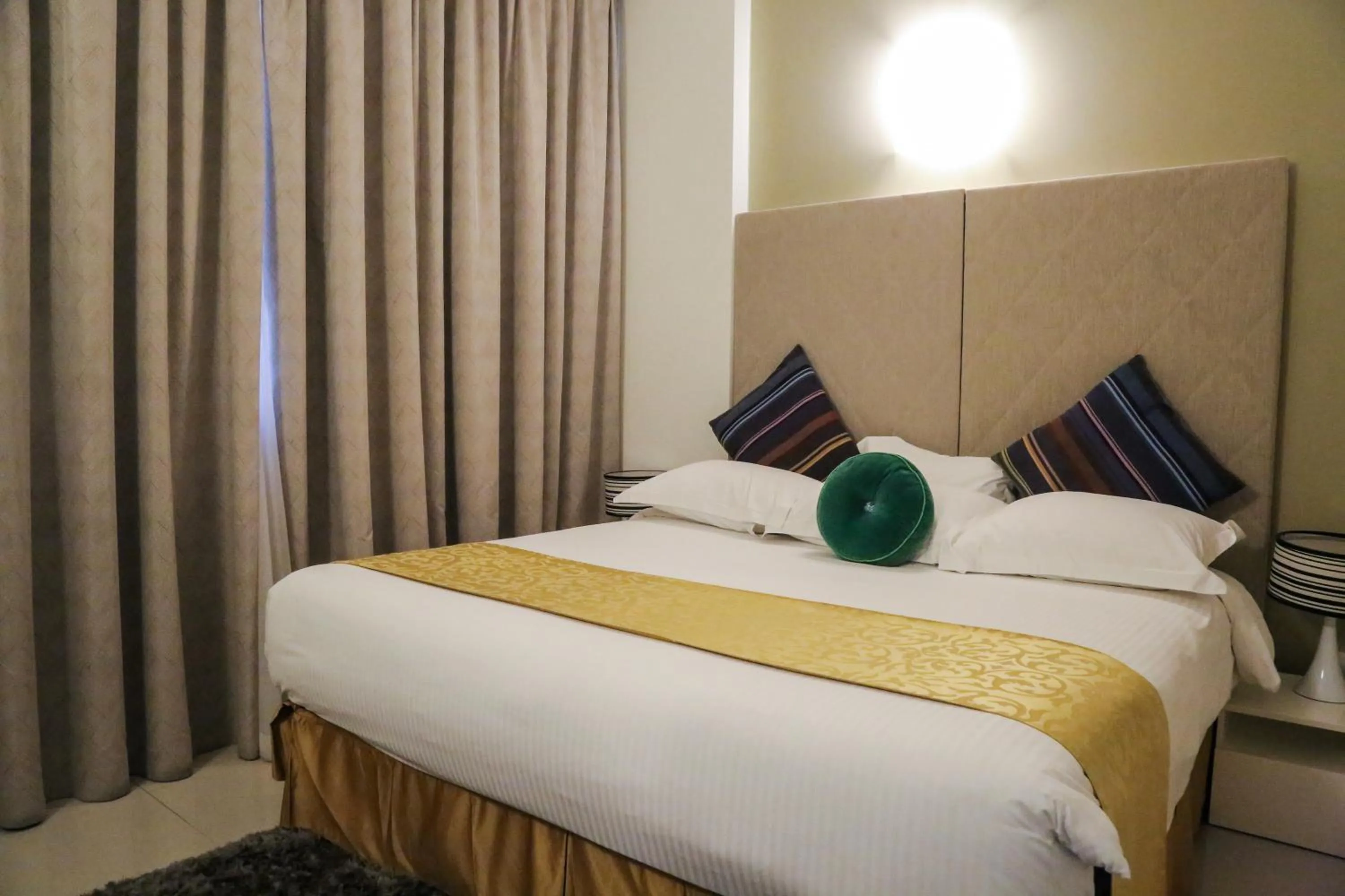 Bed in Gulf Suites Hotel Amwaj