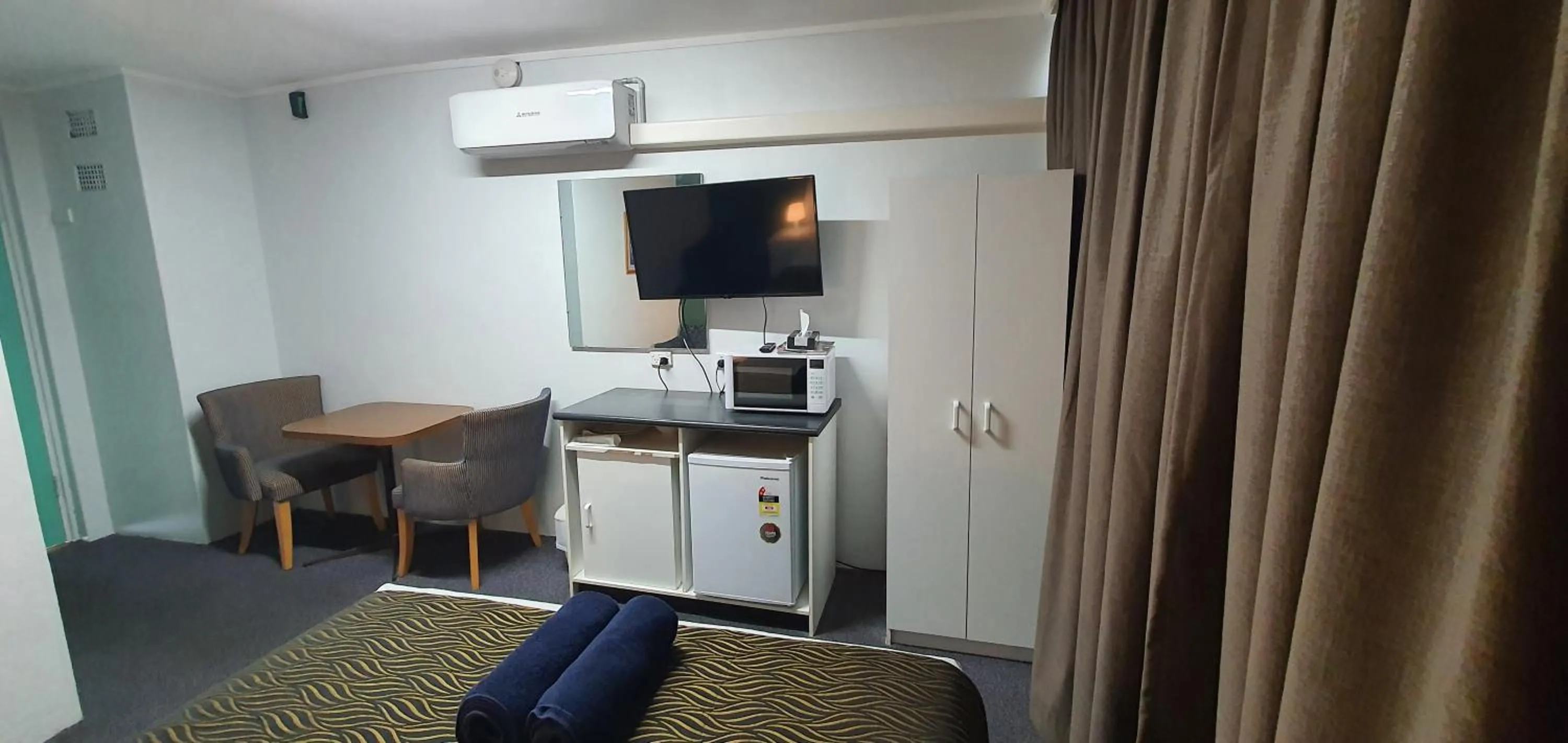 Dining area in Silver Oaks Motel