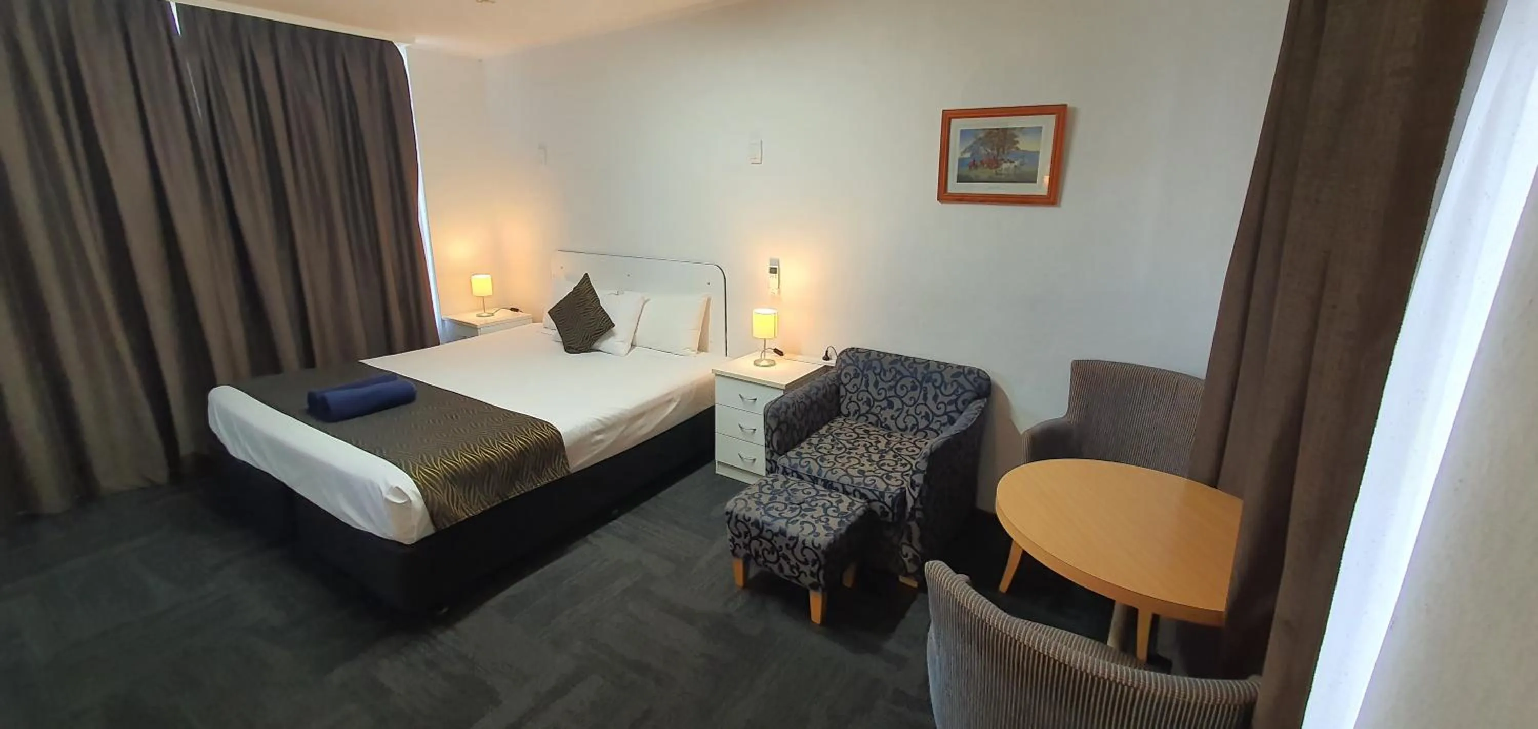 Photo of the whole room, Bed in Silver Oaks Motel