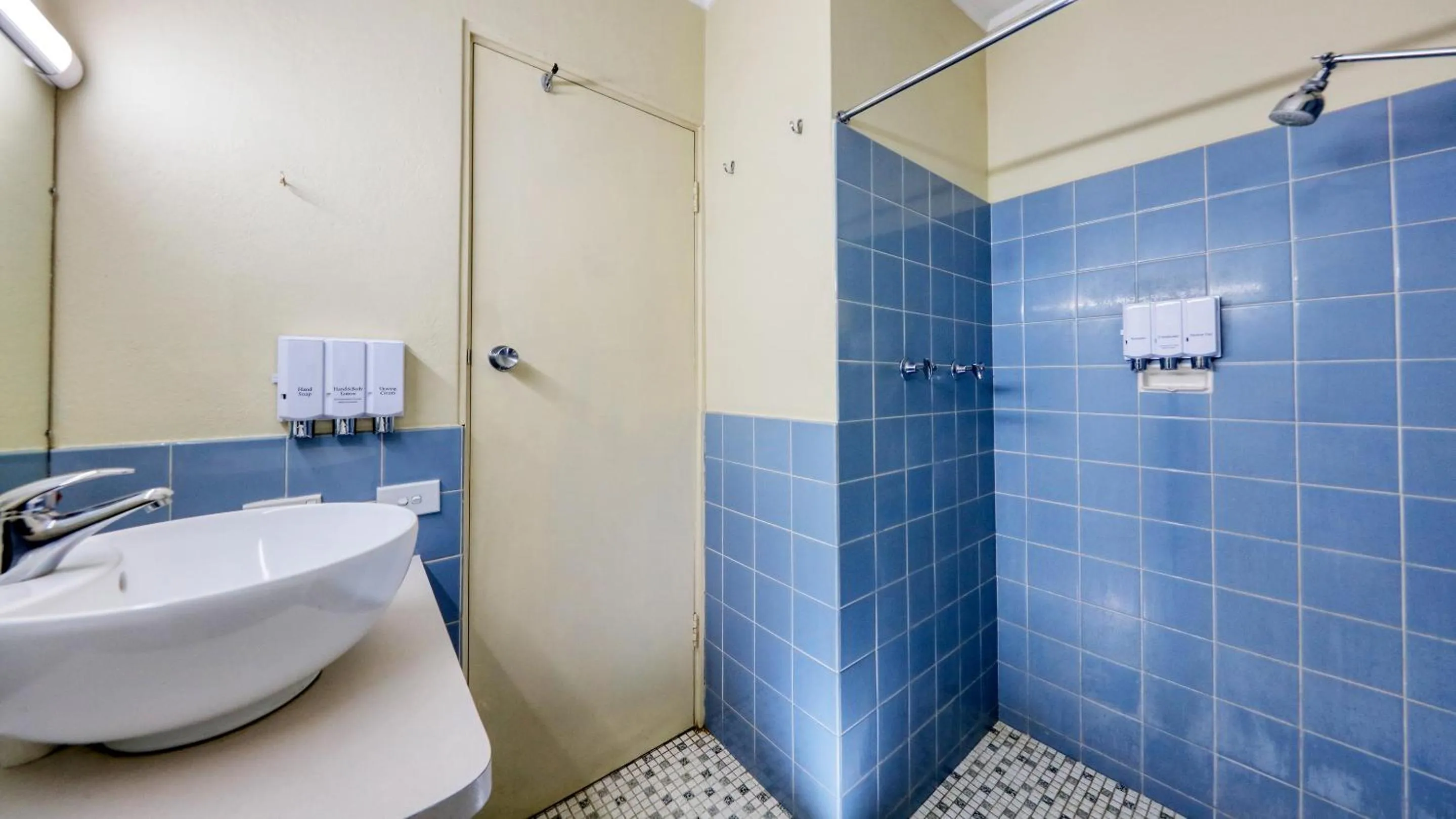 Bathroom in Silver Oaks Motel